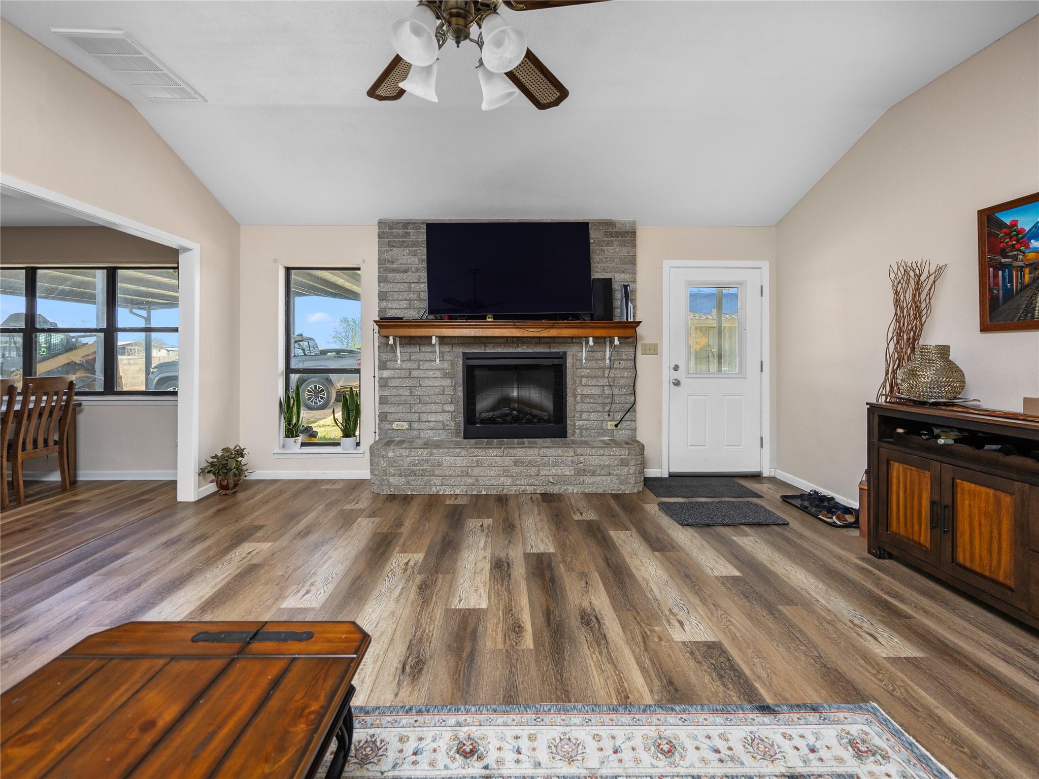 2412 Williamson Rd, Lockhart, TX 78644