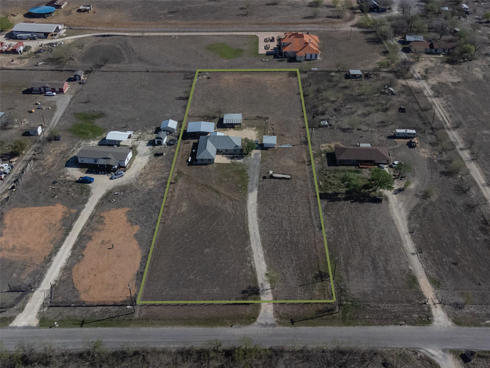 2412 Williamson Rd, Lockhart, TX 78644