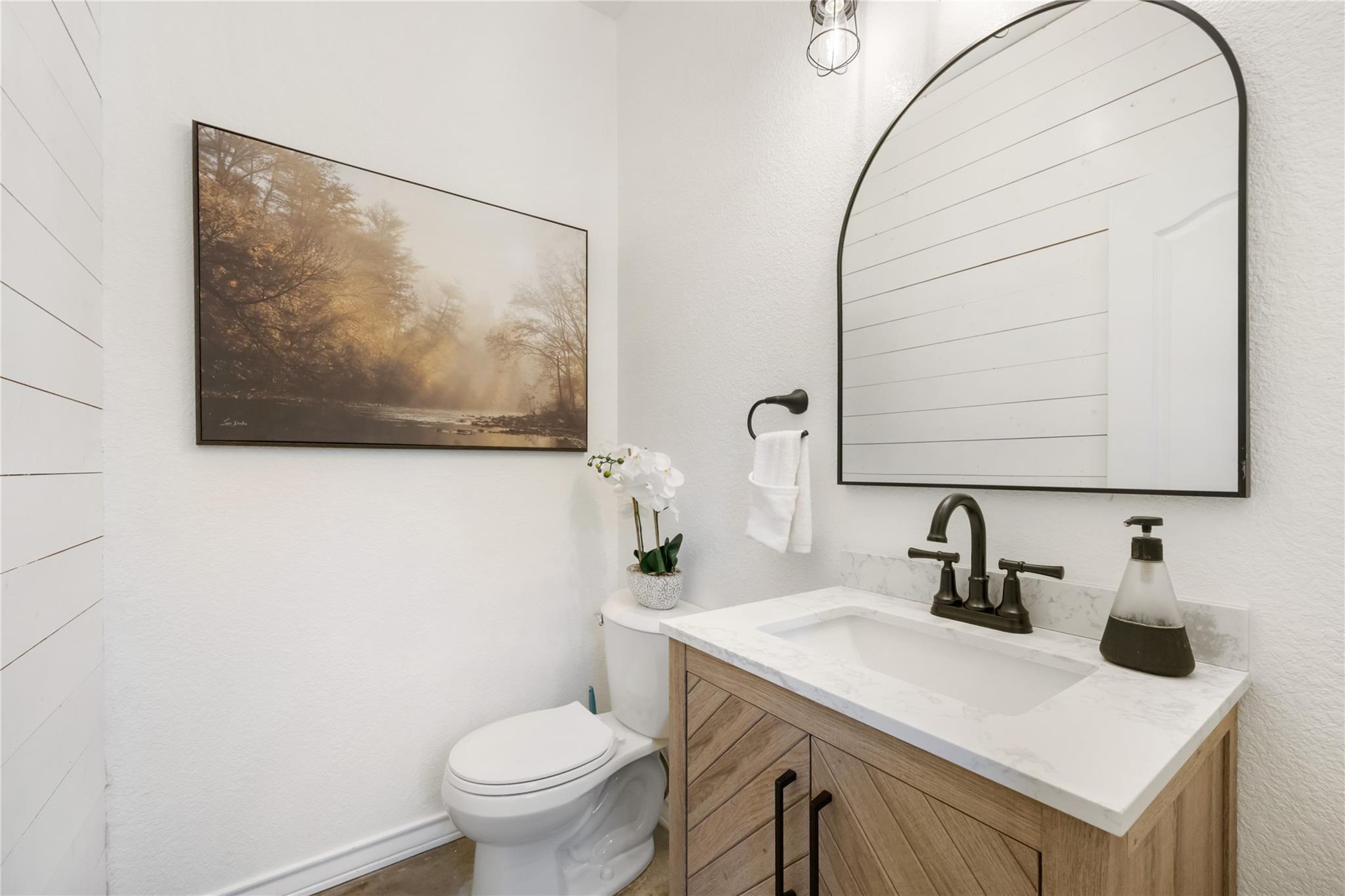 245 Country Ln, McDade, TX 78650