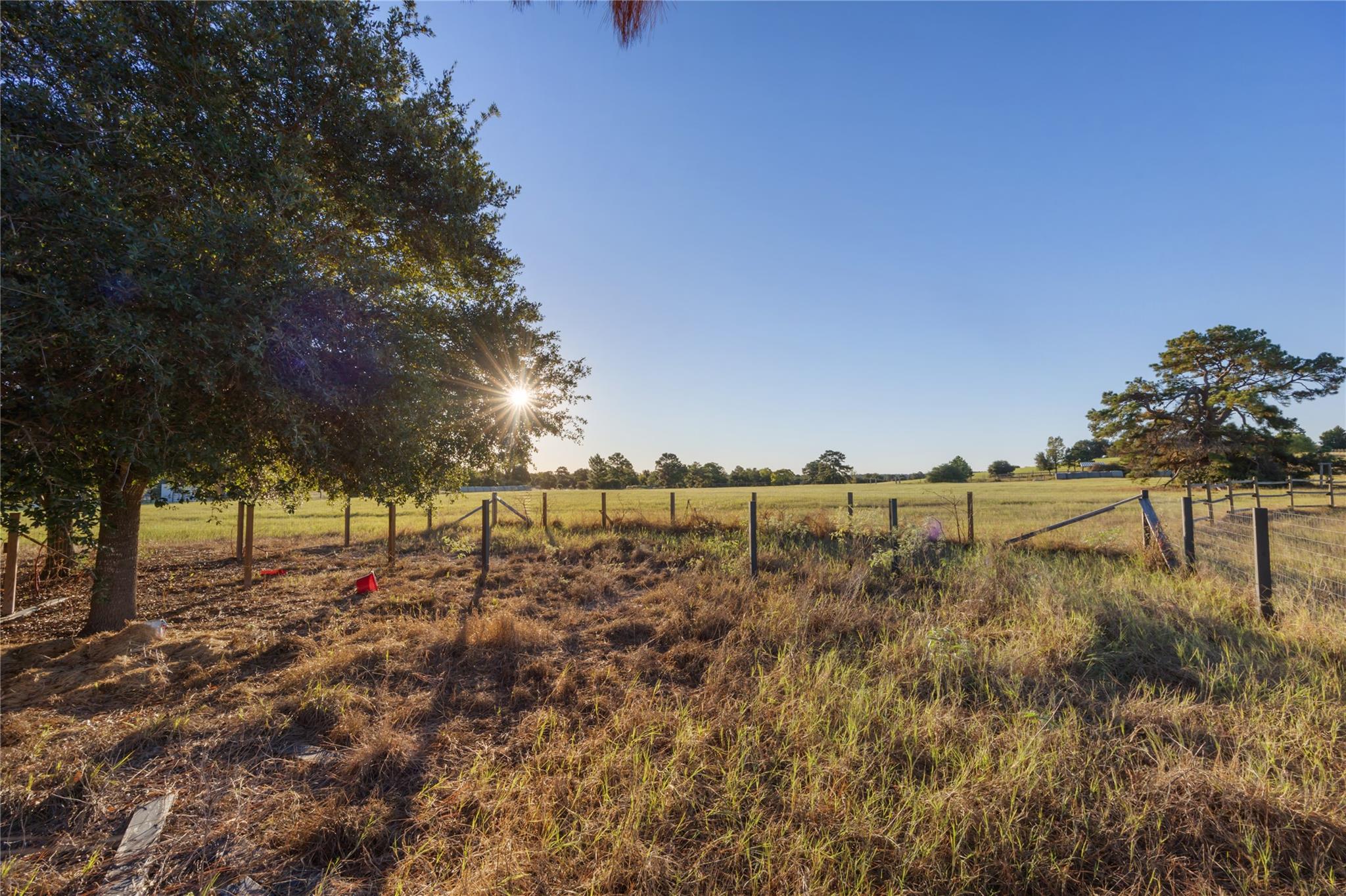 245 Country Ln, McDade, TX 78650