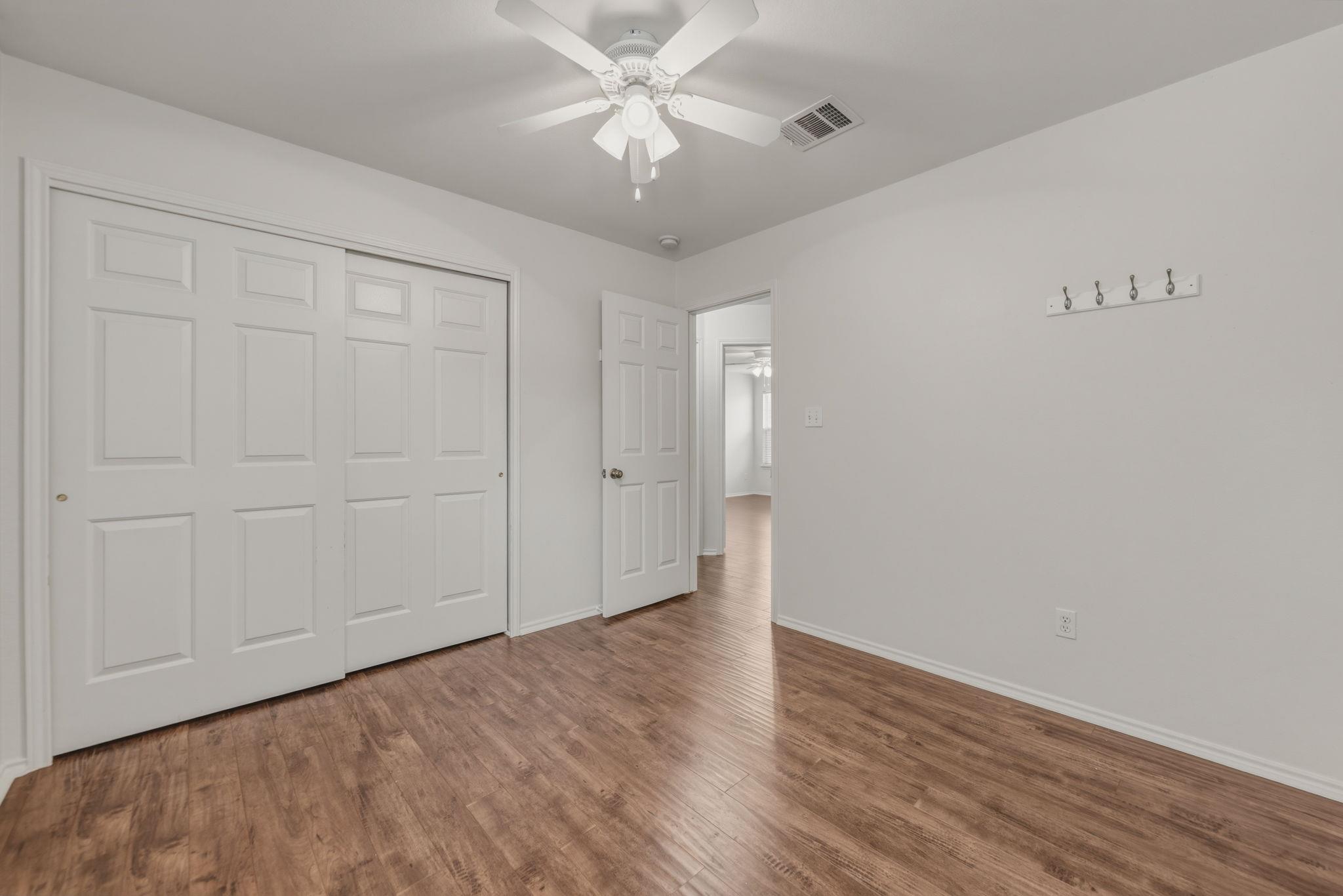 109 Comal Cv, Elgin, TX 78621