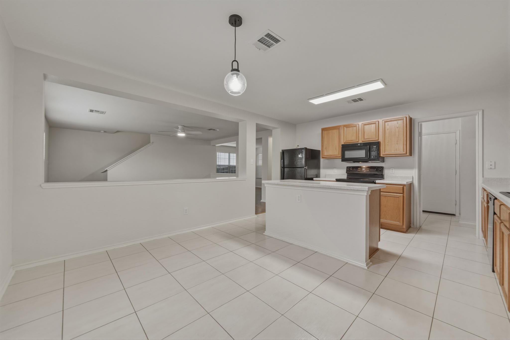 109 Comal Cv, Elgin, TX 78621