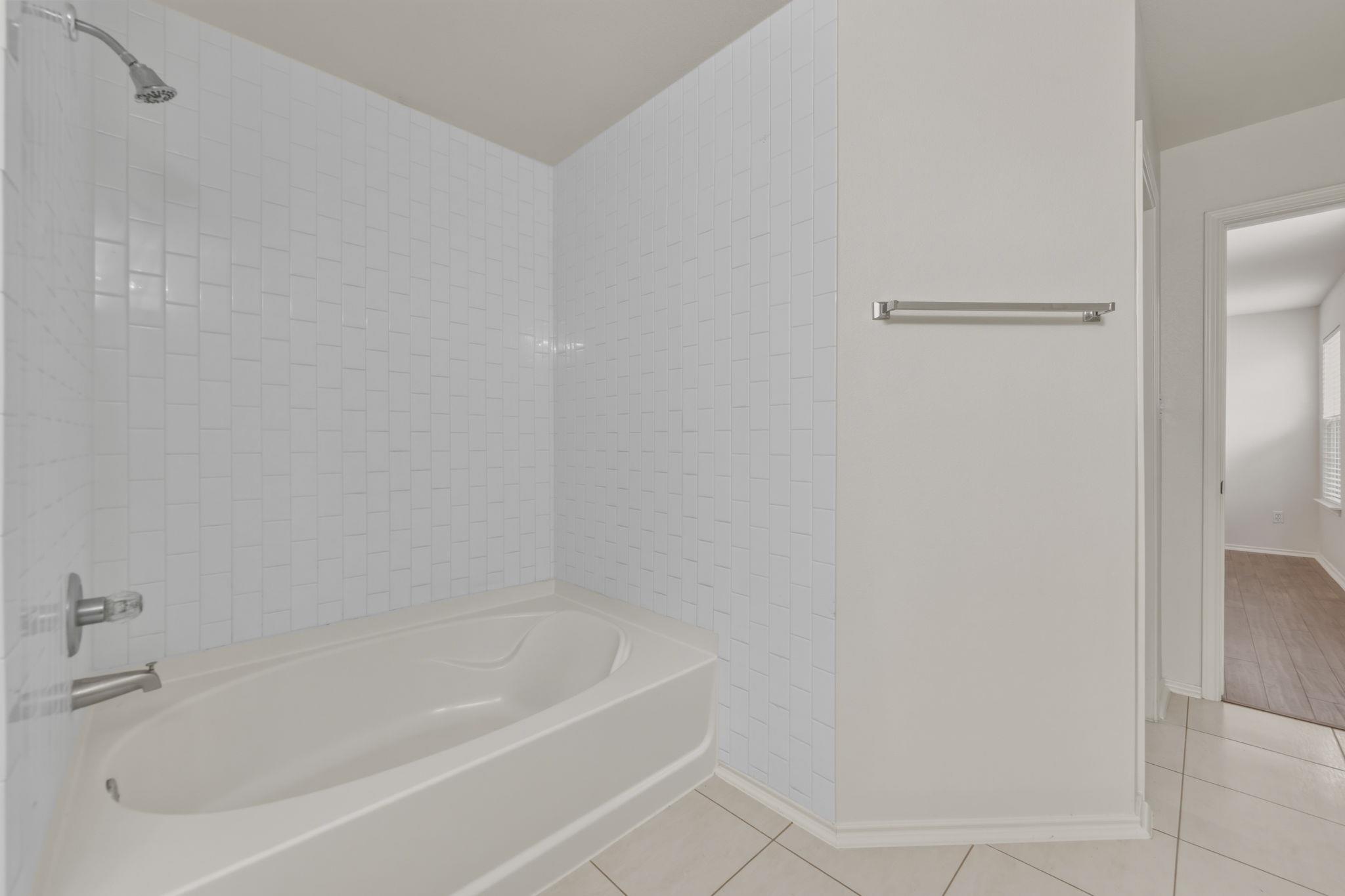 109 Comal Cv, Elgin, TX 78621