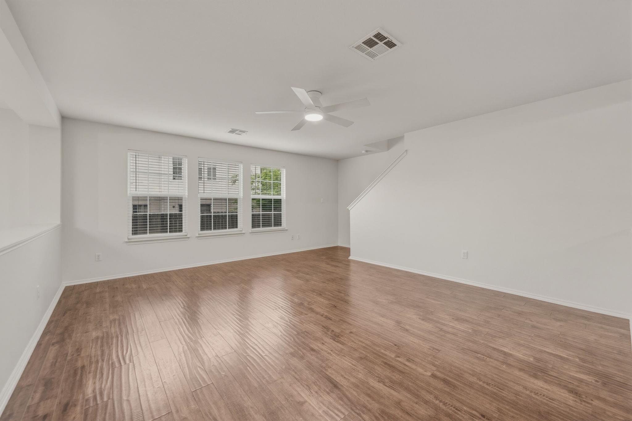 109 Comal Cv, Elgin, TX 78621