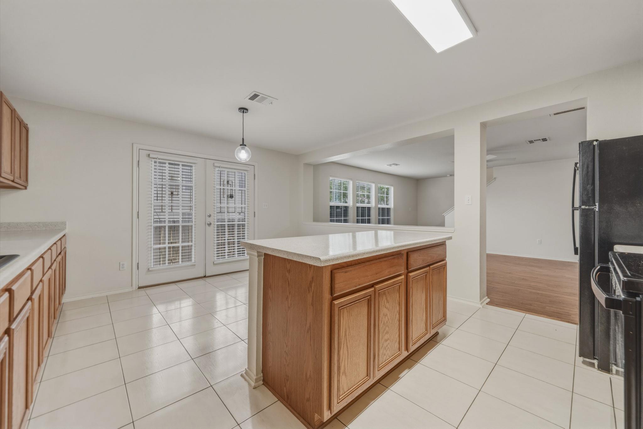 109 Comal Cv, Elgin, TX 78621