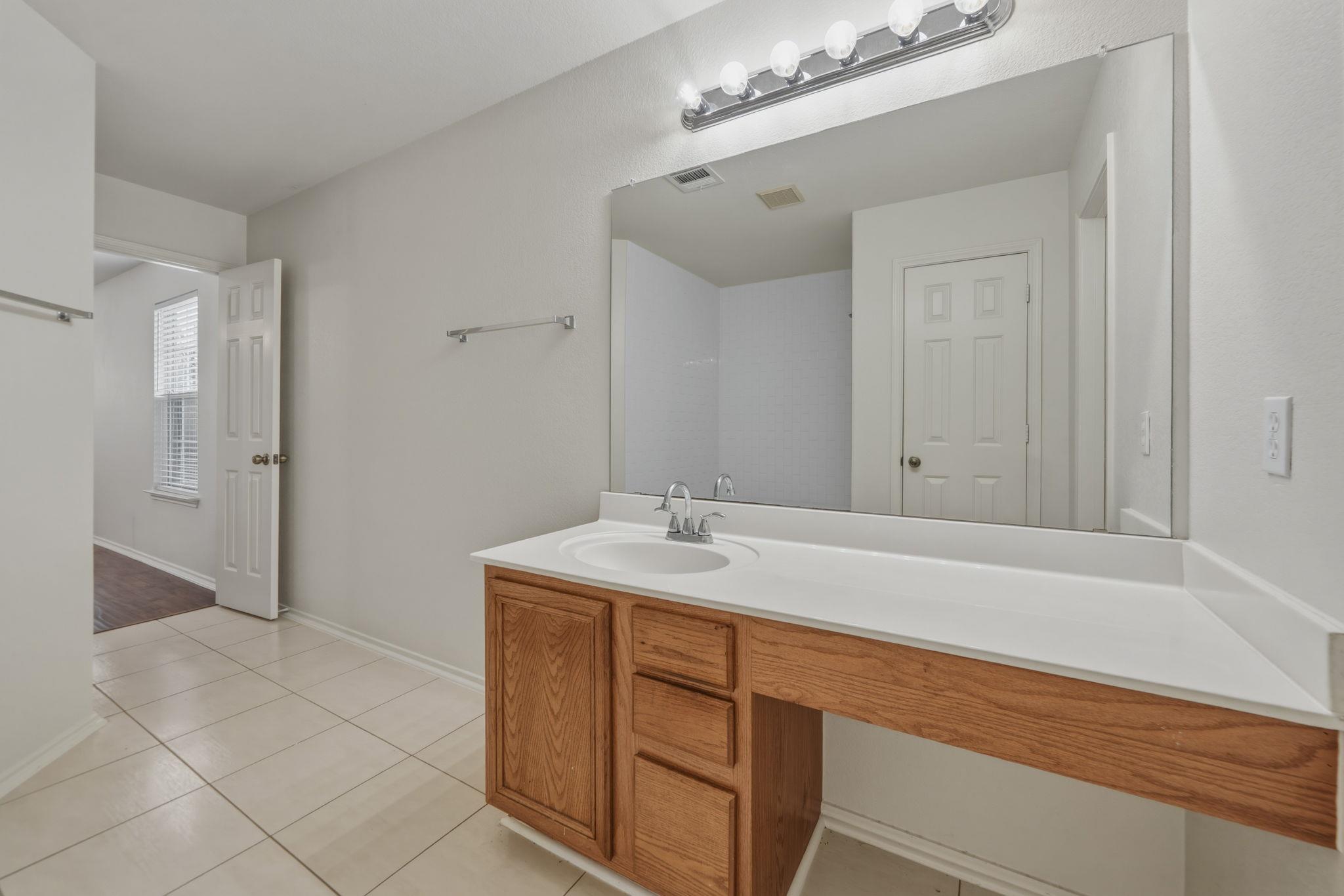 109 Comal Cv, Elgin, TX 78621