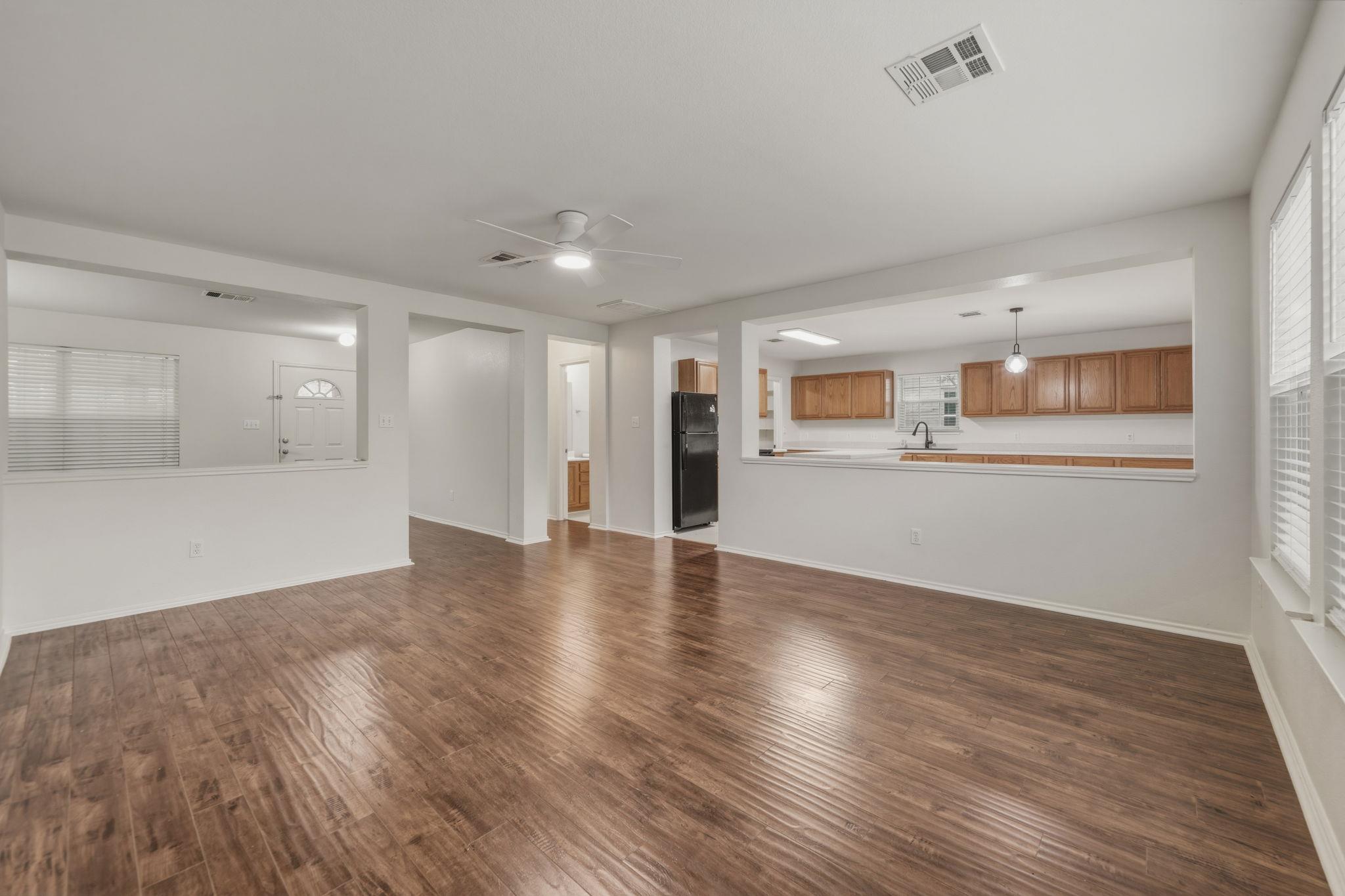 109 Comal Cv, Elgin, TX 78621