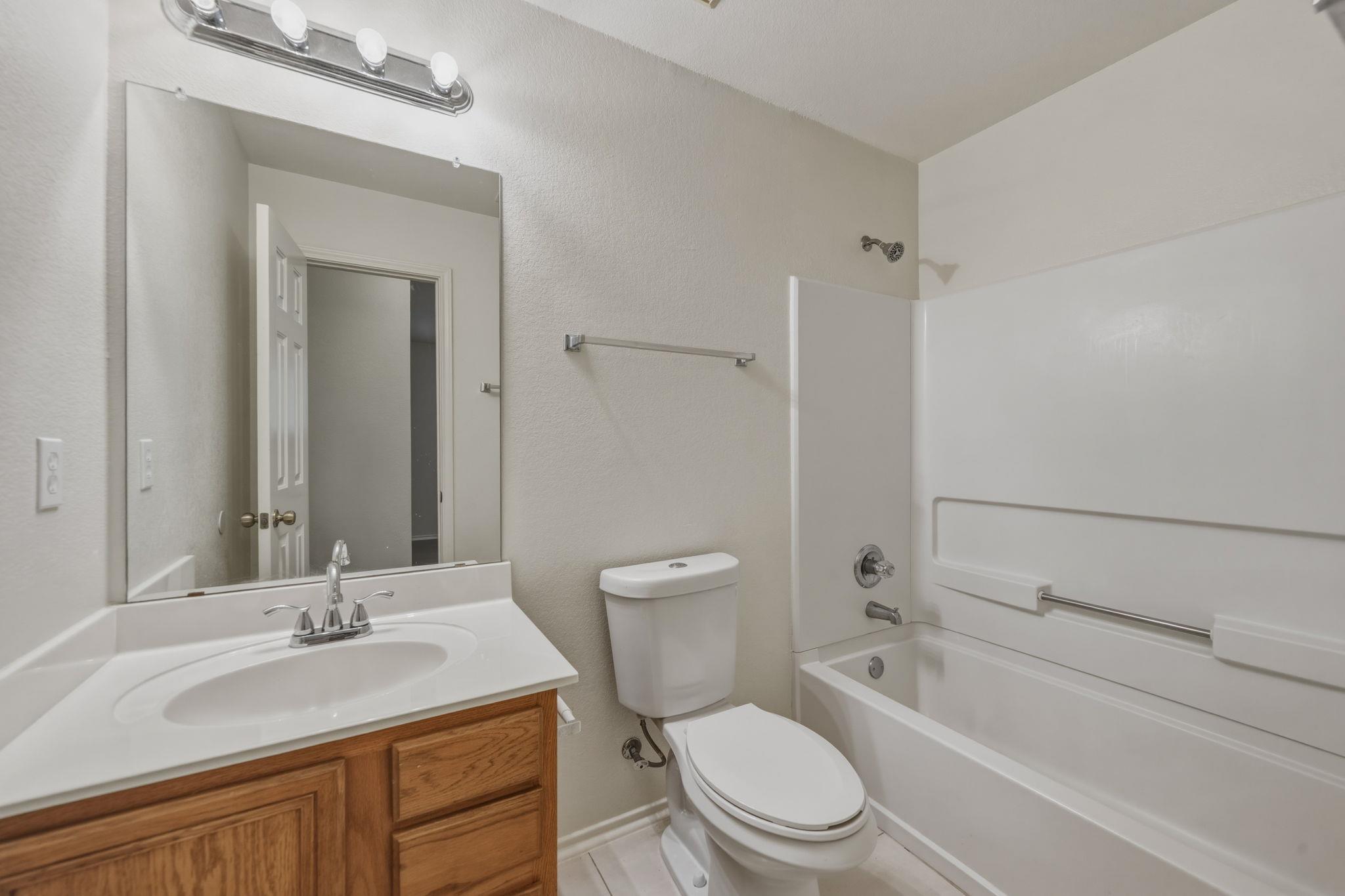 109 Comal Cv, Elgin, TX 78621