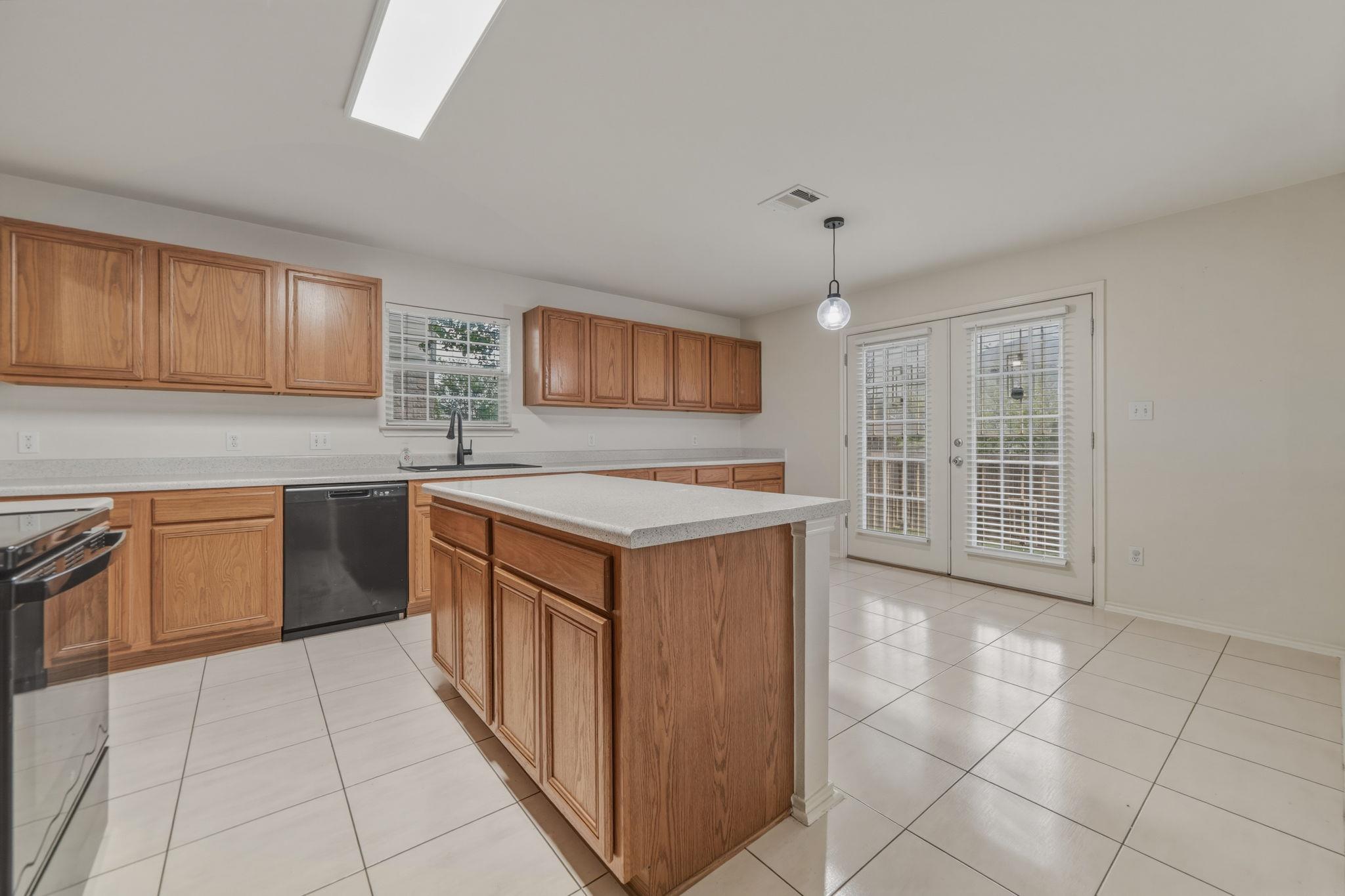 109 Comal Cv, Elgin, TX 78621