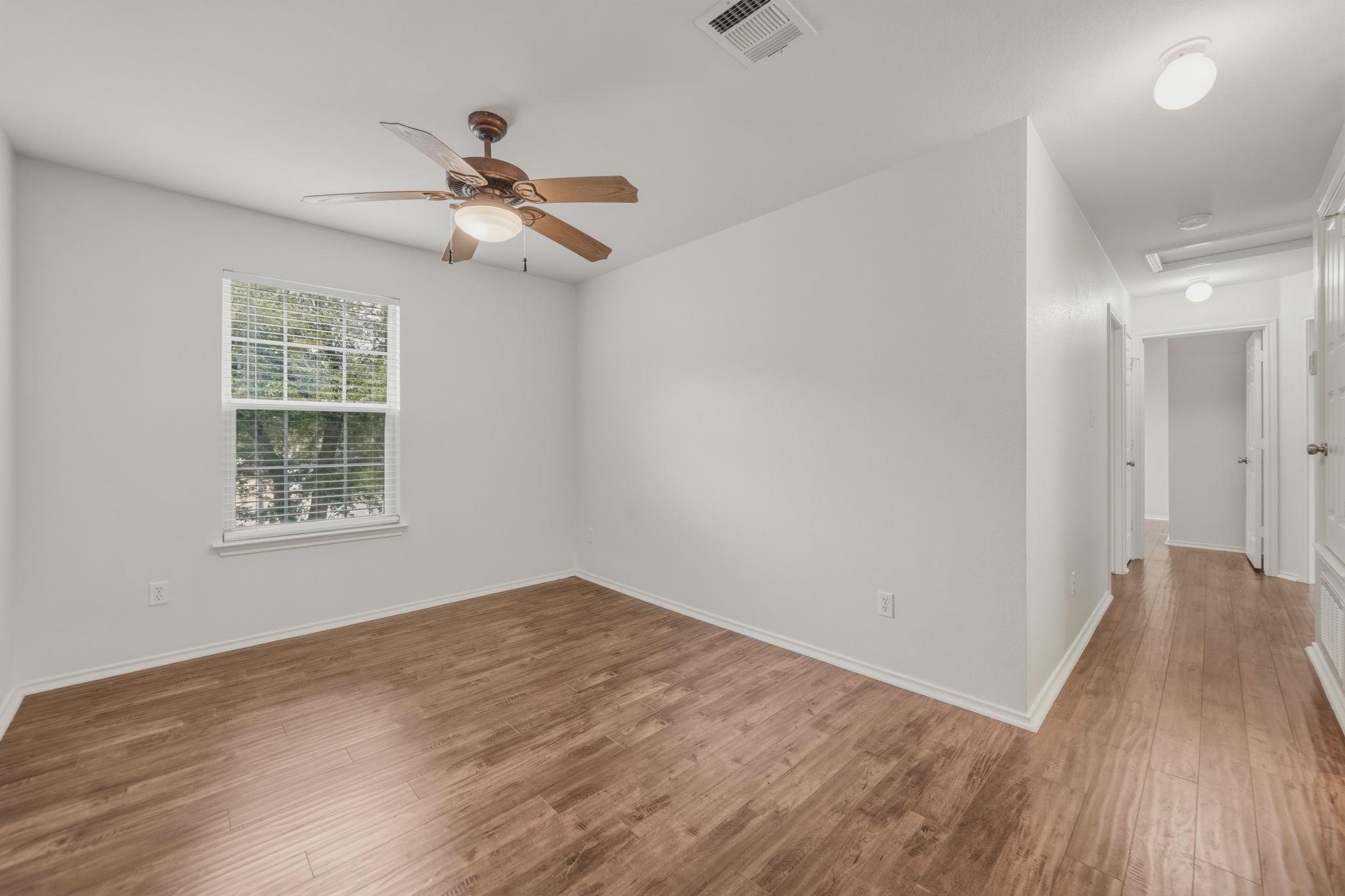 109 Comal Cv, Elgin, TX 78621