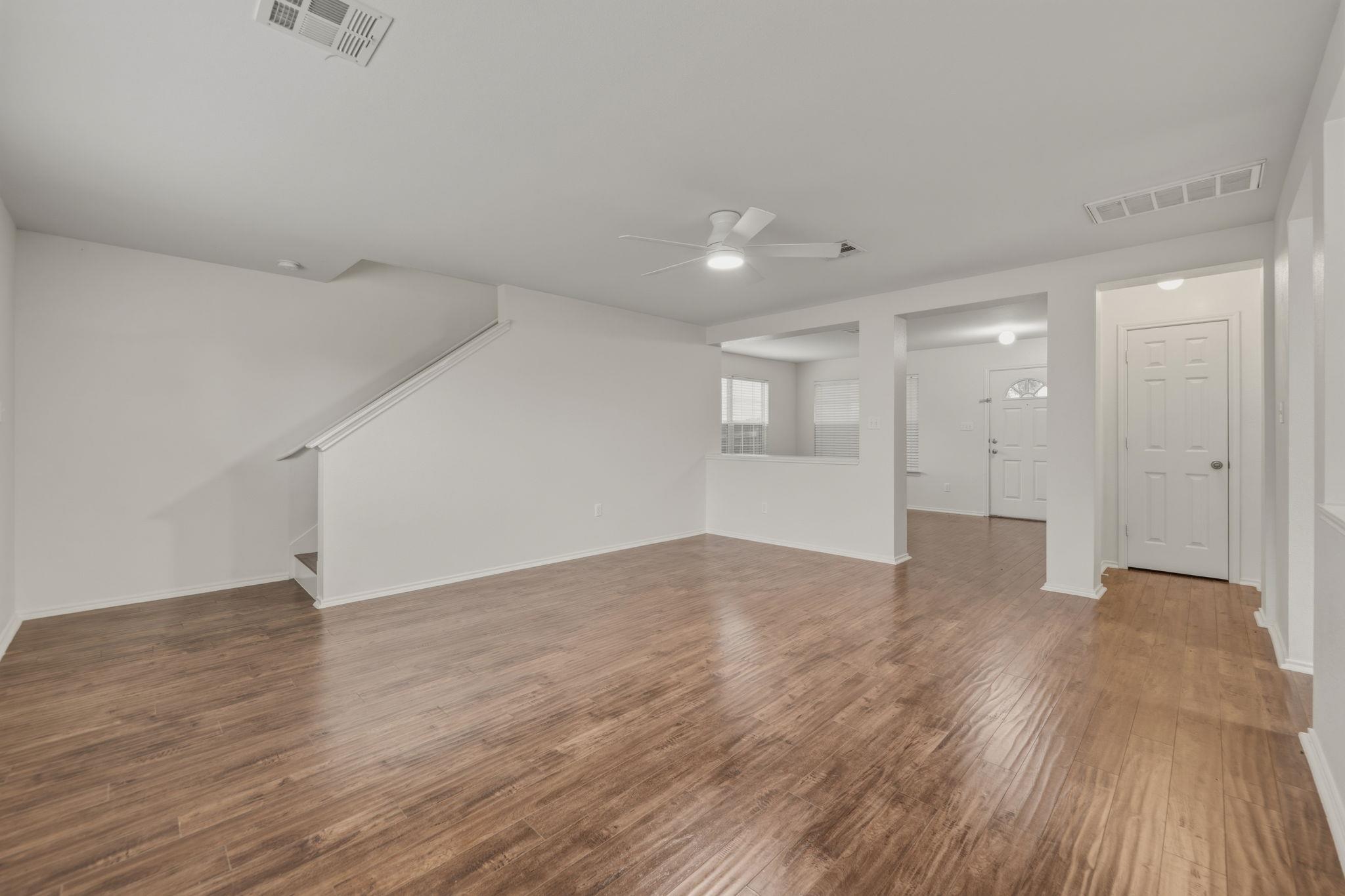 109 Comal Cv, Elgin, TX 78621