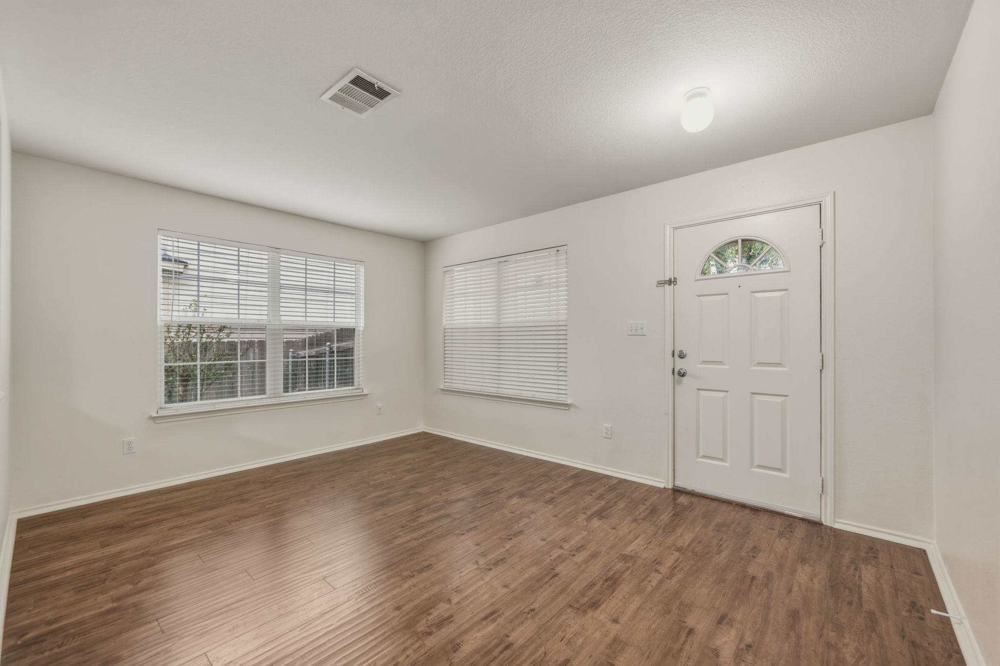 109 Comal Cv, Elgin, TX 78621