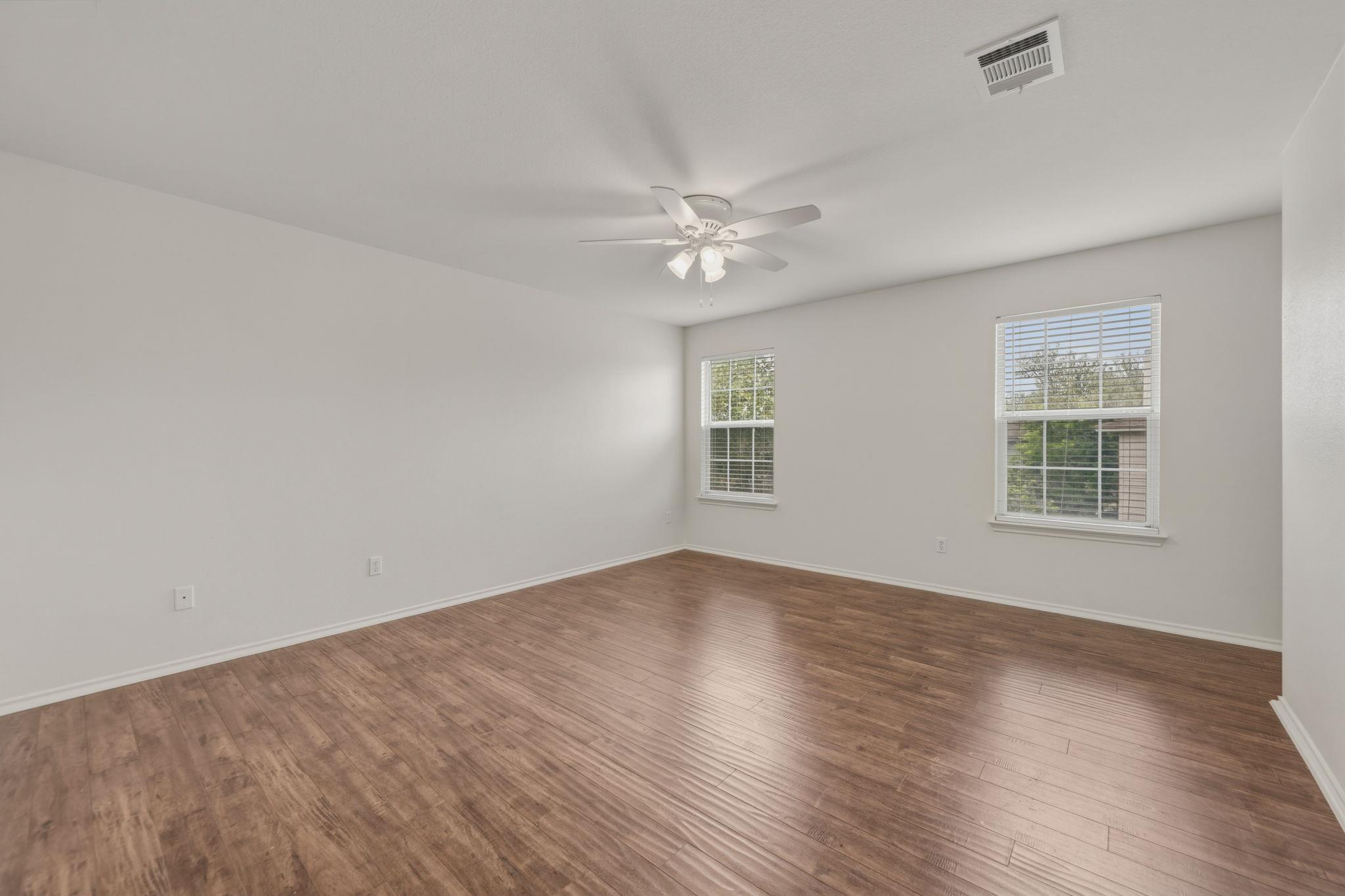 109 Comal Cv, Elgin, TX 78621