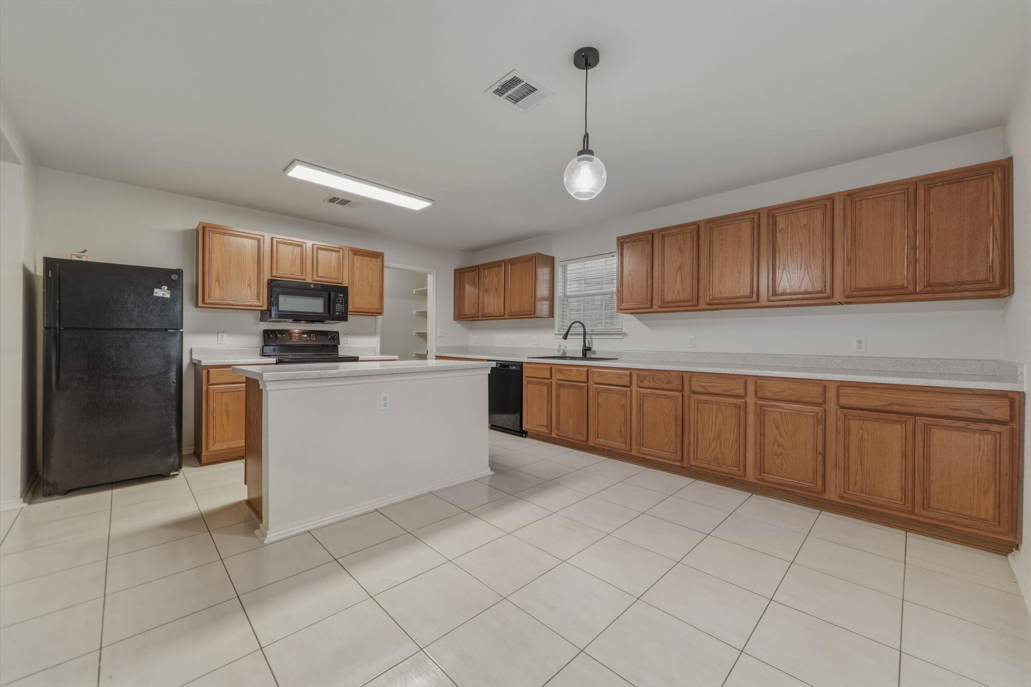 109 Comal Cv, Elgin, TX 78621