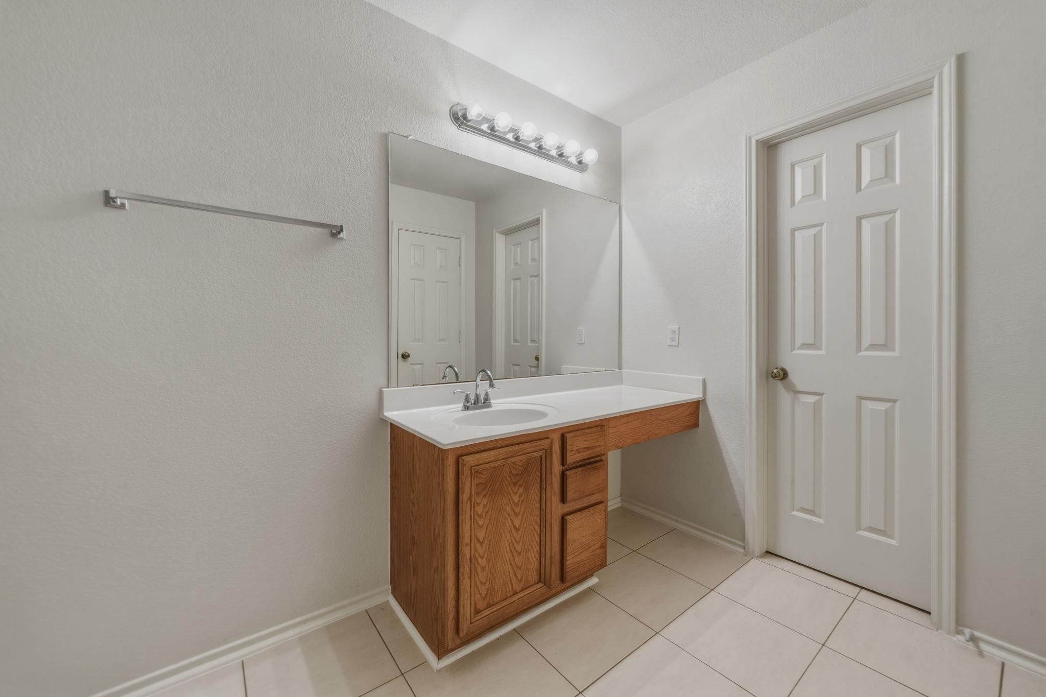 109 Comal Cv, Elgin, TX 78621