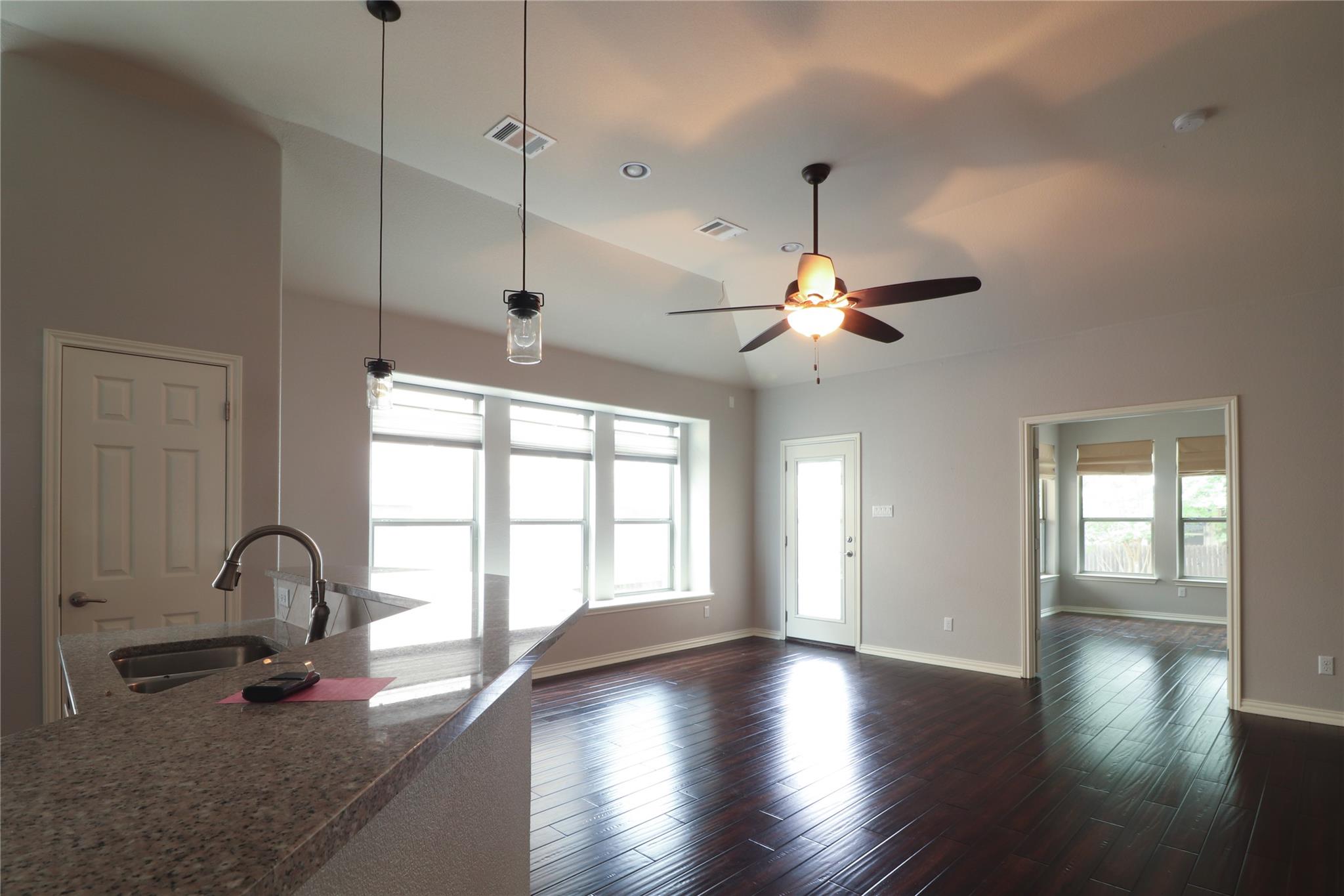 528 Loma Cedro Bnd, Leander, TX 78641