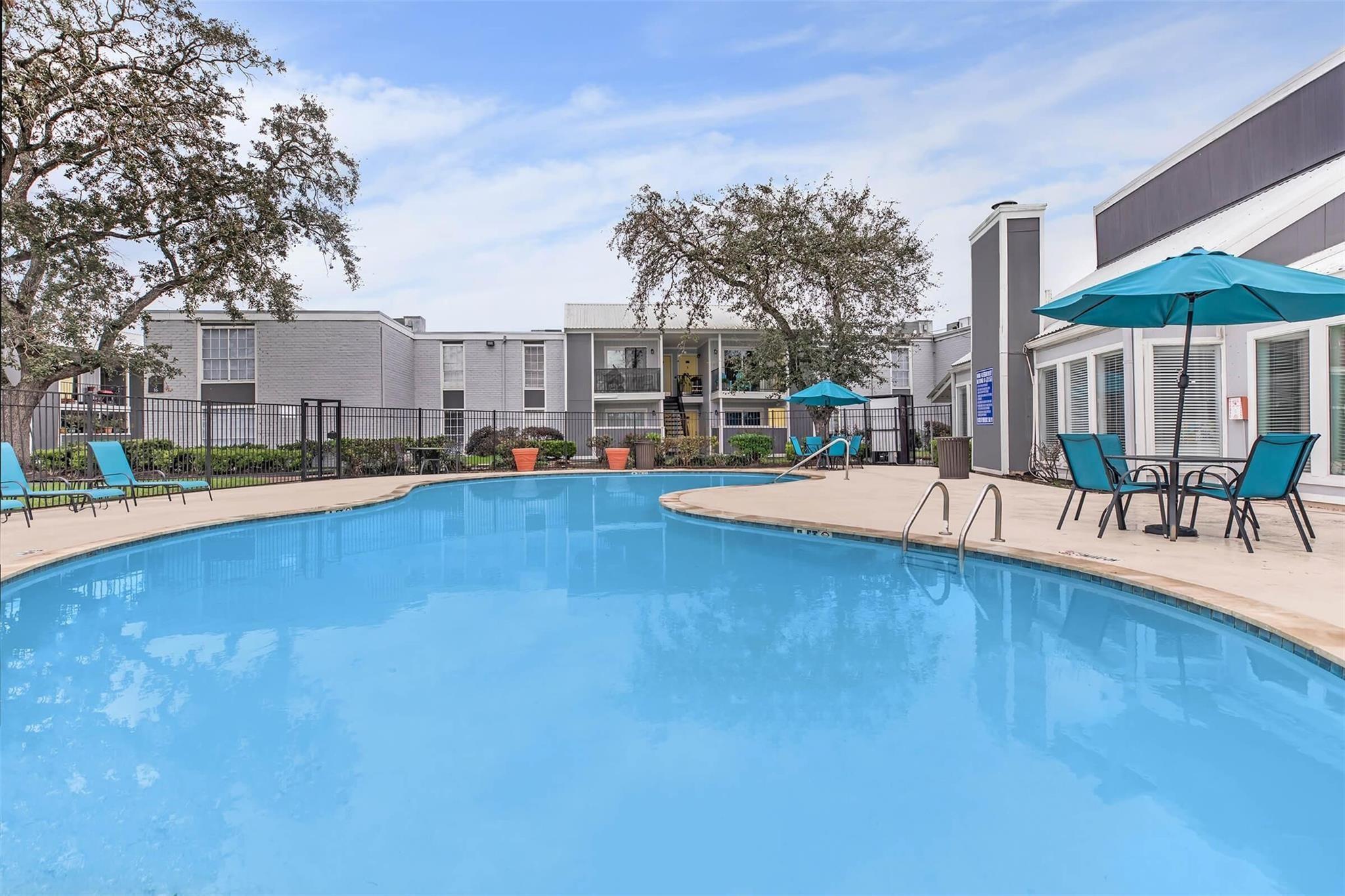 10402 Sandpiper Dr # 13-200, Houston, TX 77096