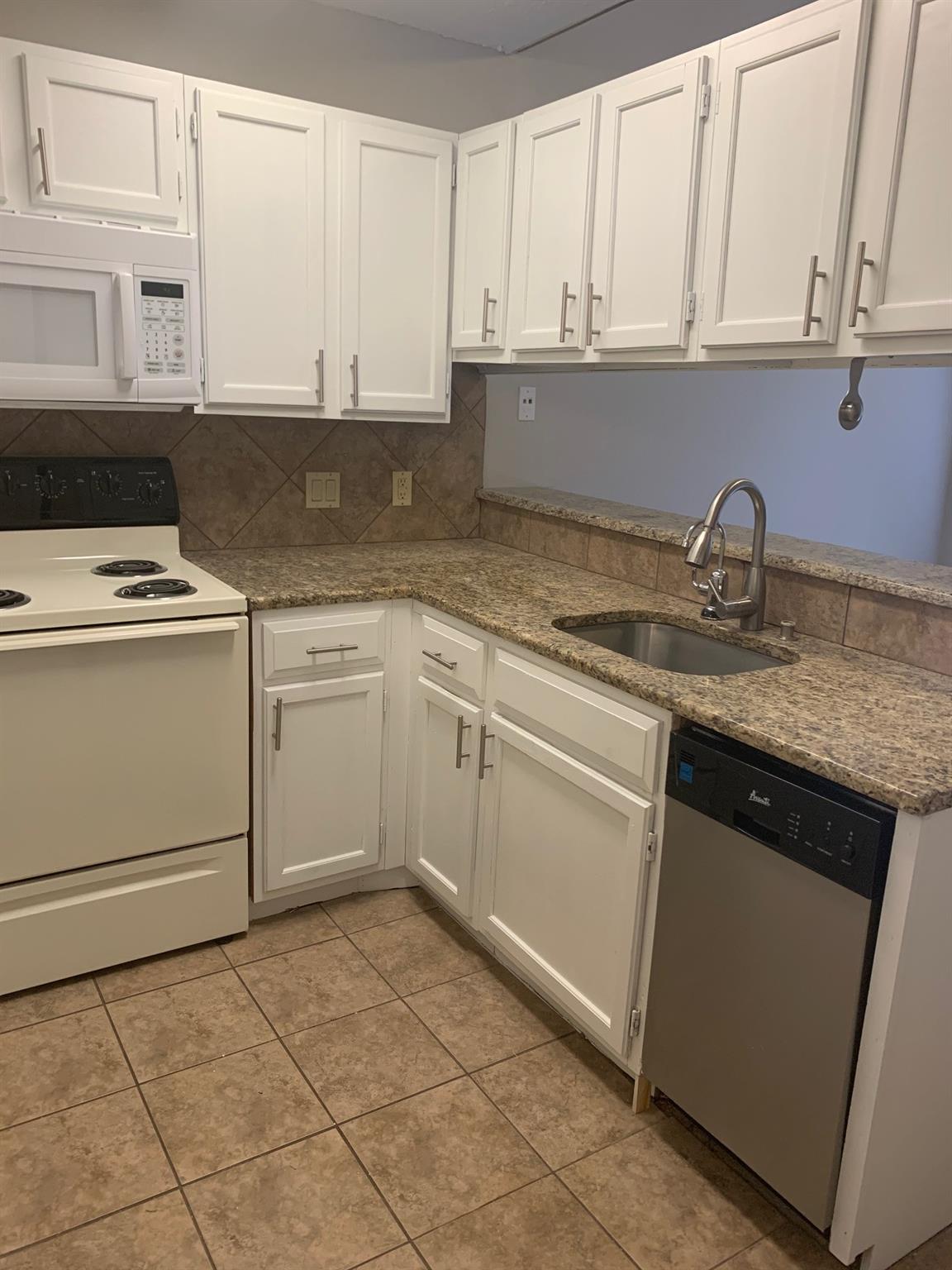 2210 Pearl St # 305, Austin, TX 78705
