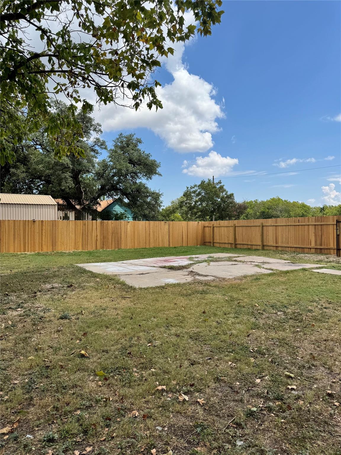 223 NW Front St, Bartlett, TX 76511
