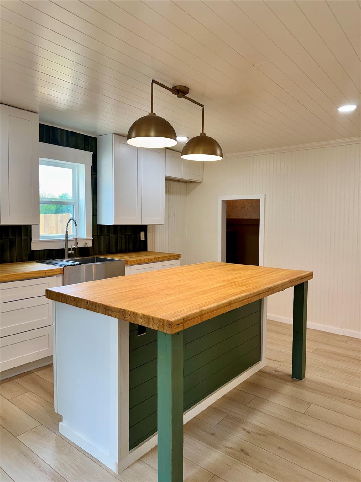 223 NW Front St, Bartlett, TX 76511