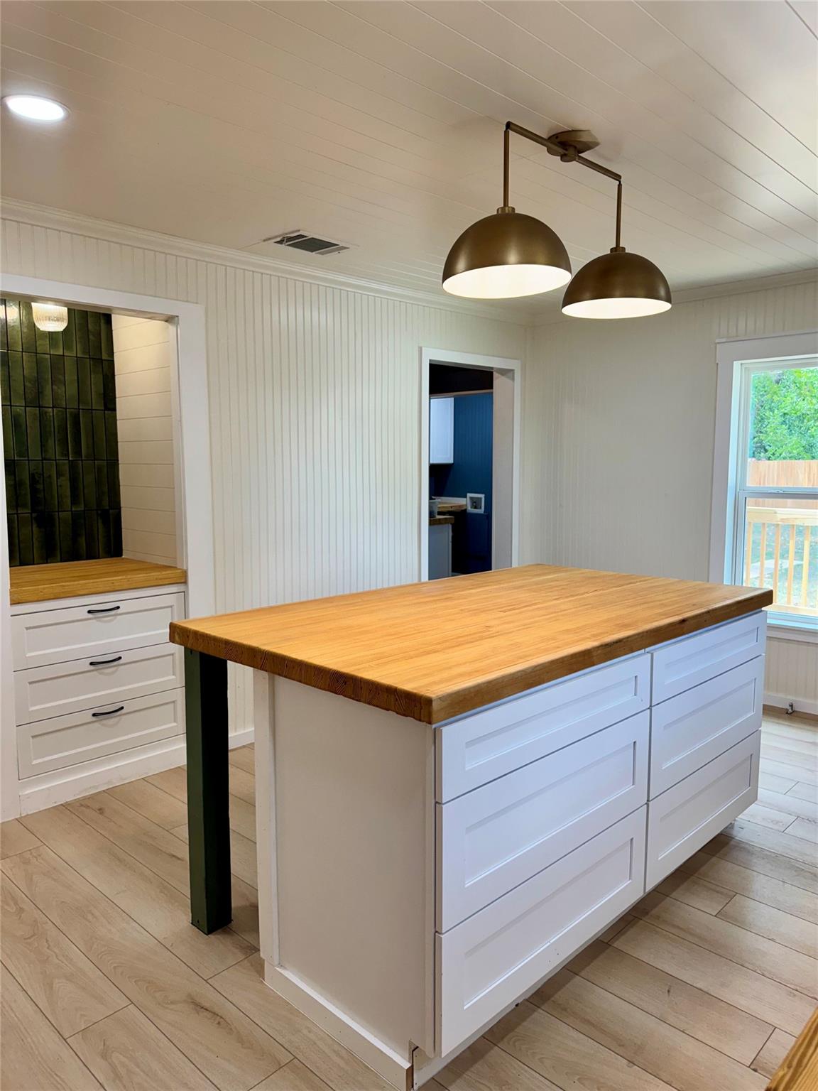 223 NW Front St, Bartlett, TX 76511