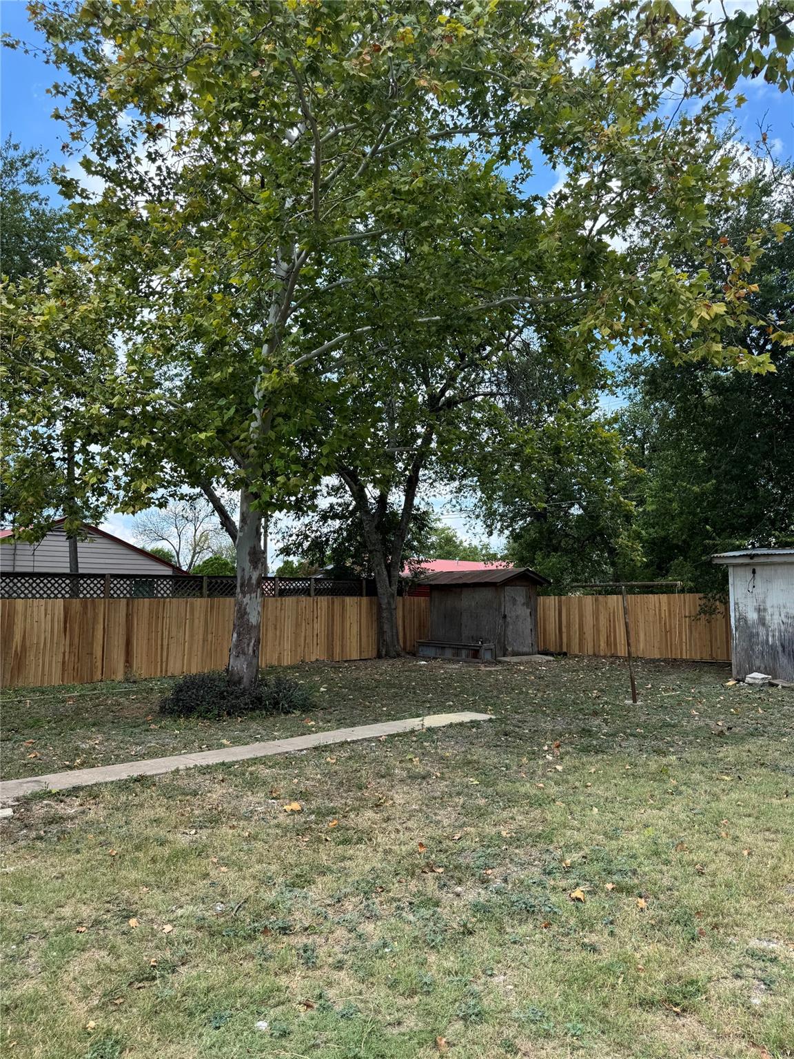 223 NW Front St, Bartlett, TX 76511