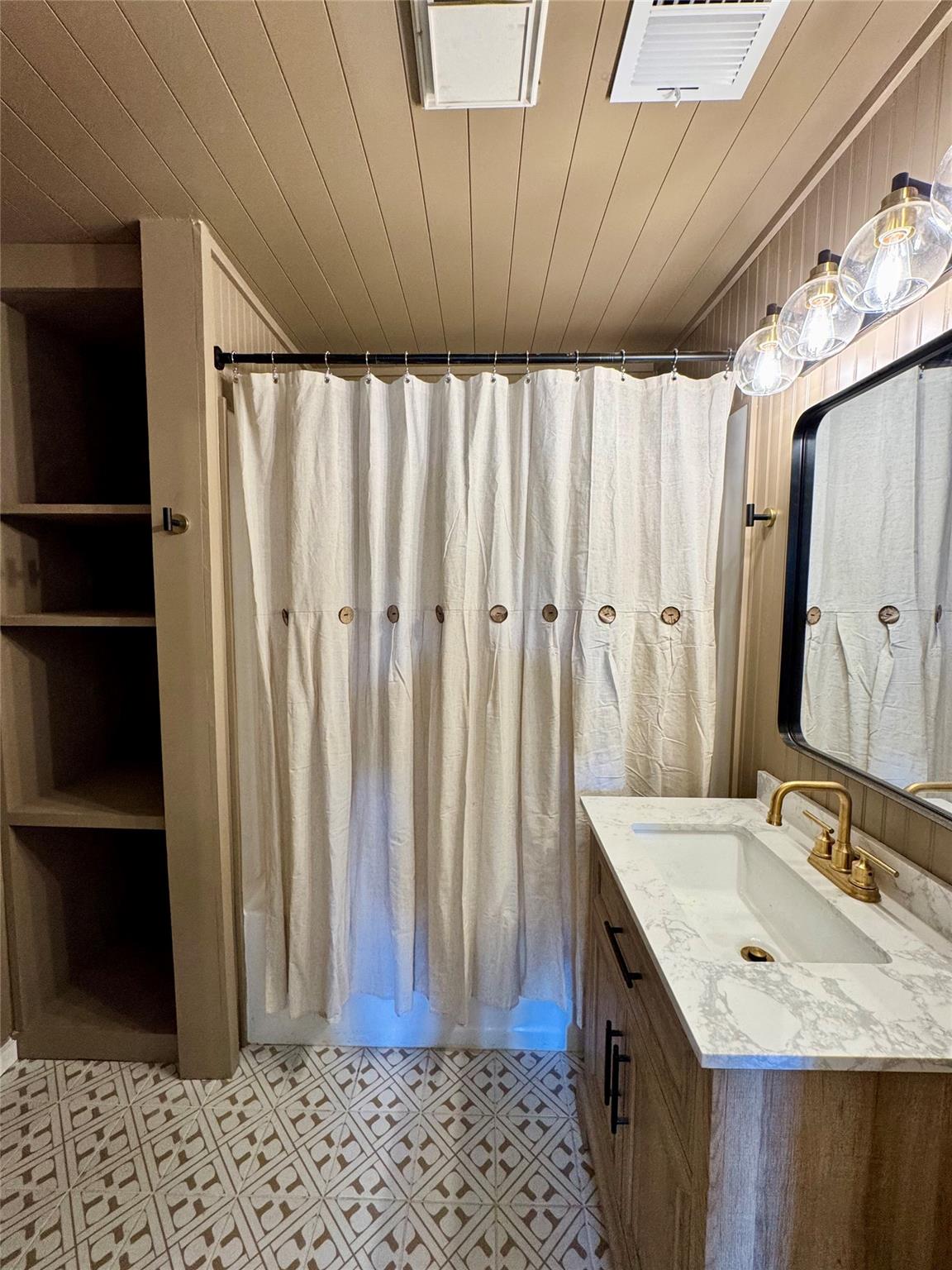 223 NW Front St, Bartlett, TX 76511