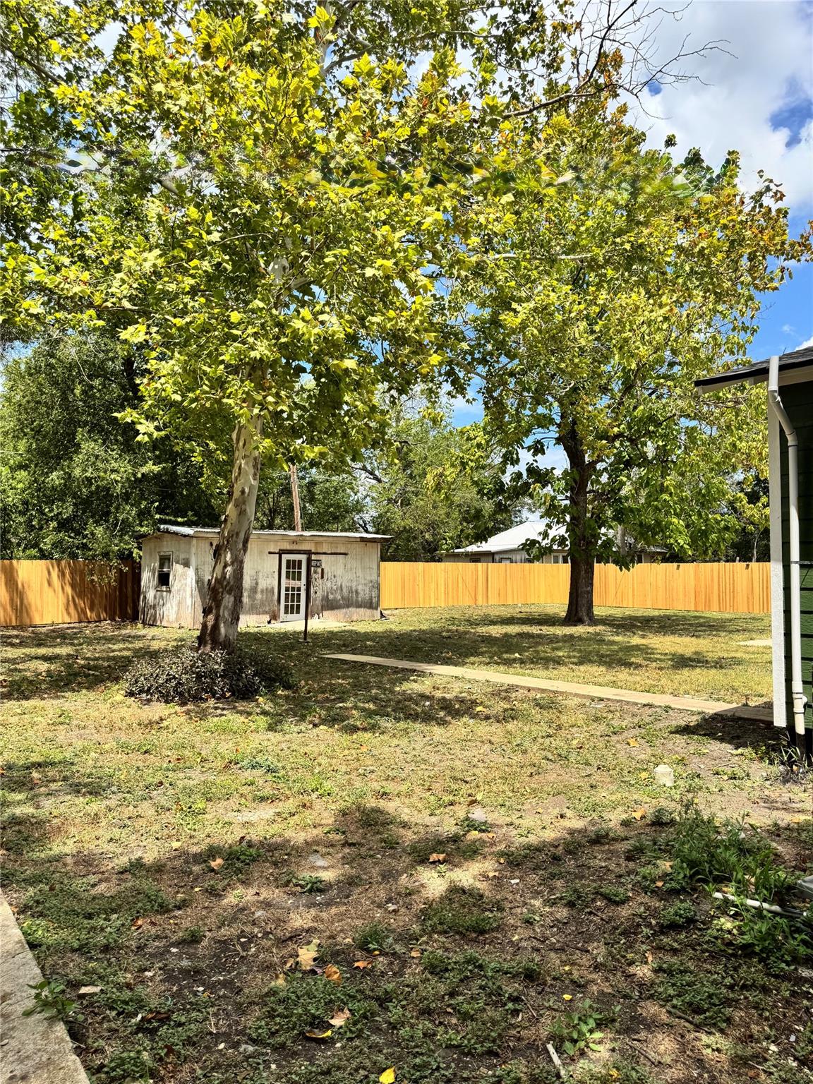 223 NW Front St, Bartlett, TX 76511