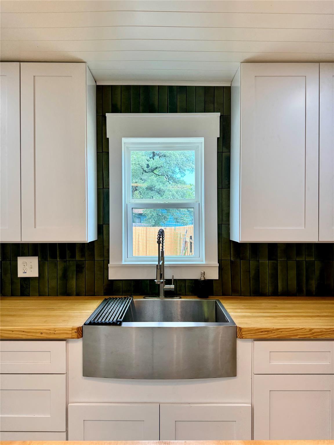 223 NW Front St, Bartlett, TX 76511