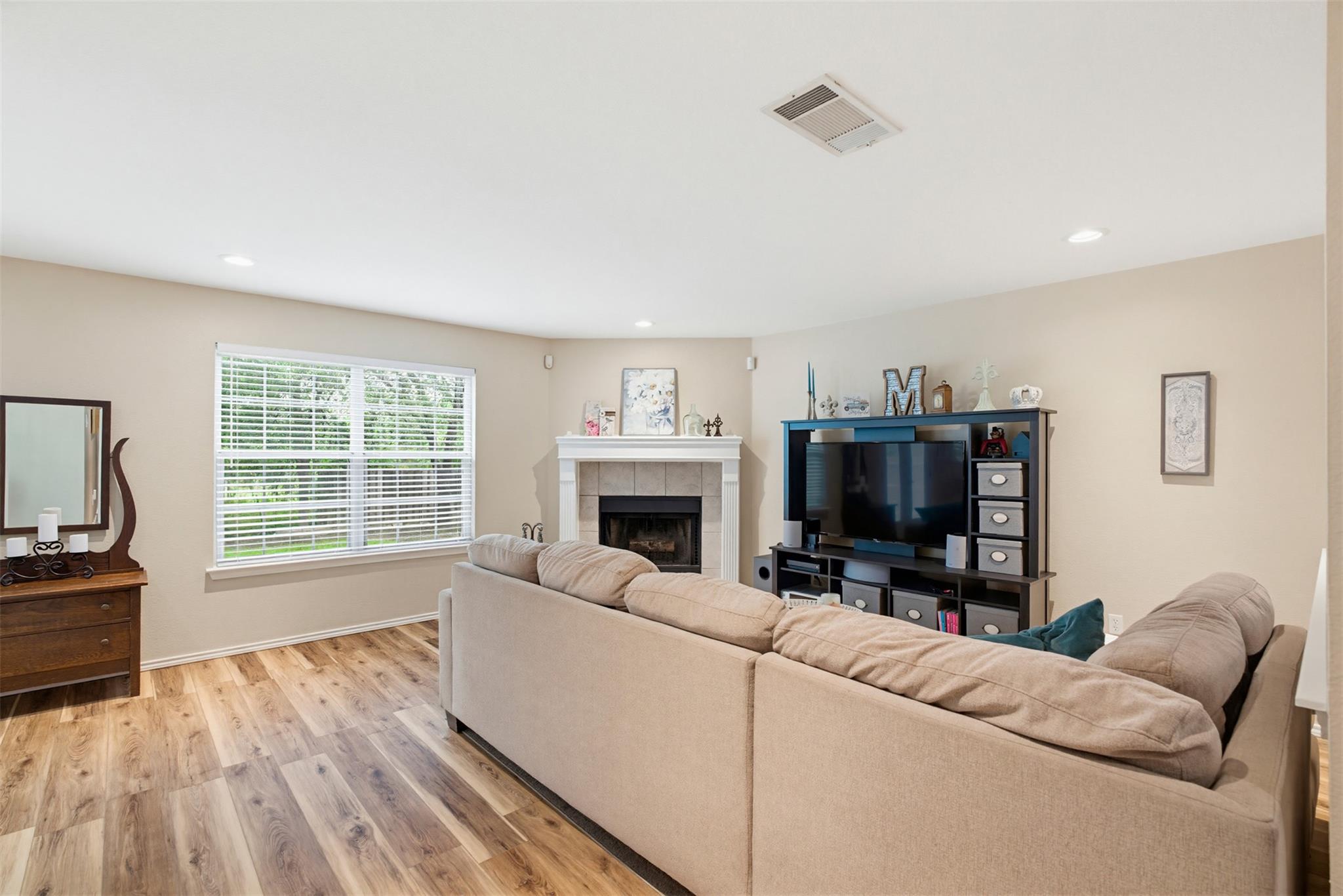 369 S Kates Cv, Buda, TX 78610