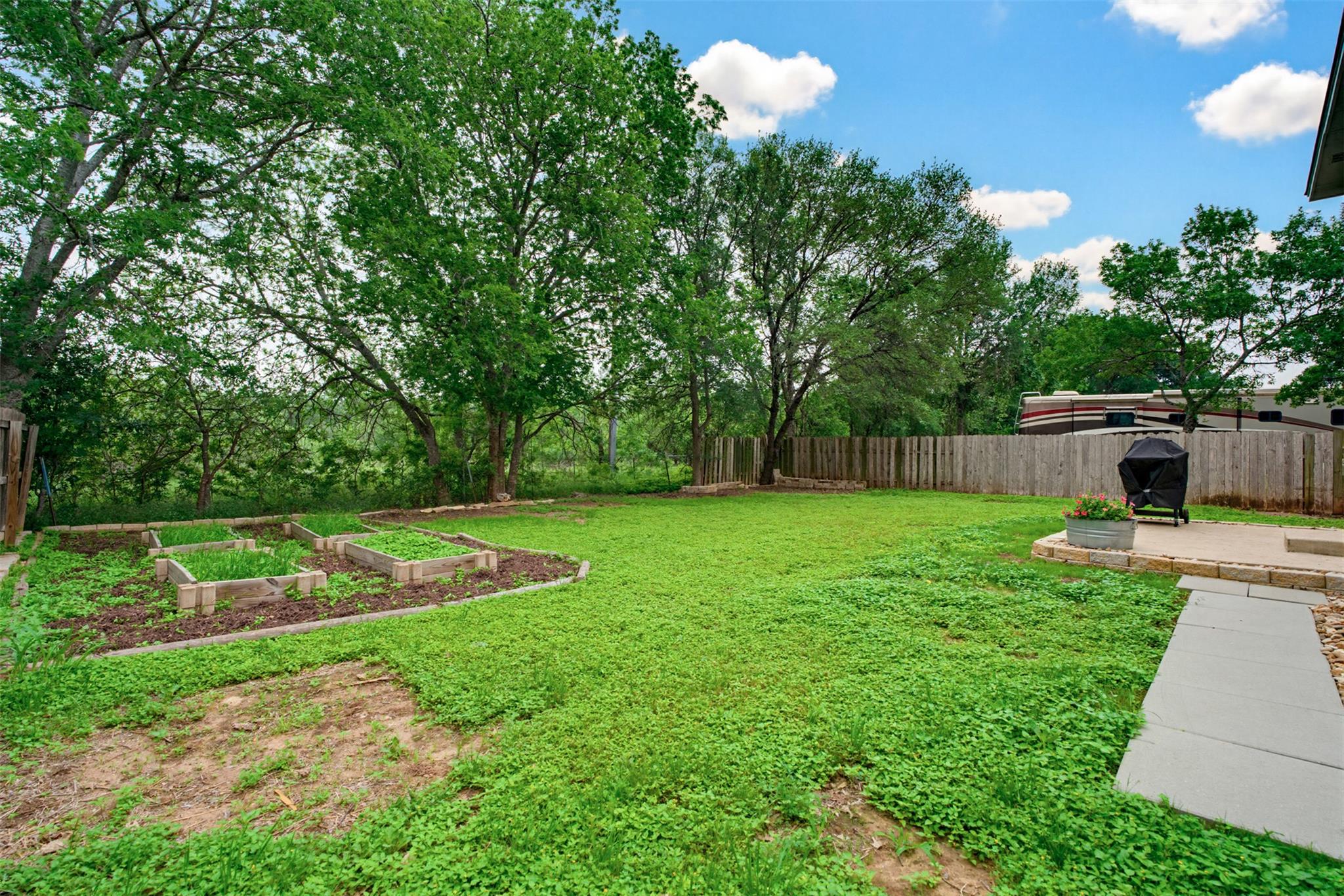 369 S Kates Cv, Buda, TX 78610