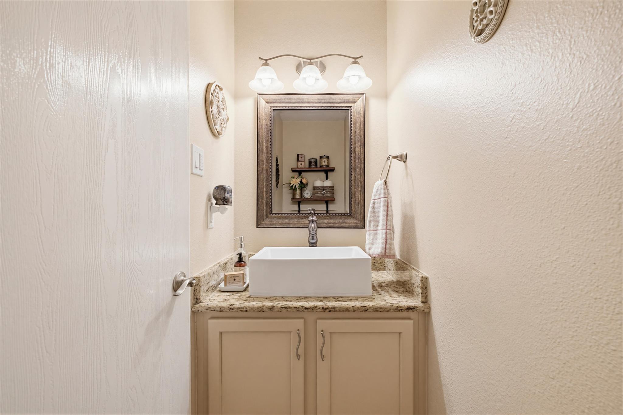 369 S Kates Cv, Buda, TX 78610