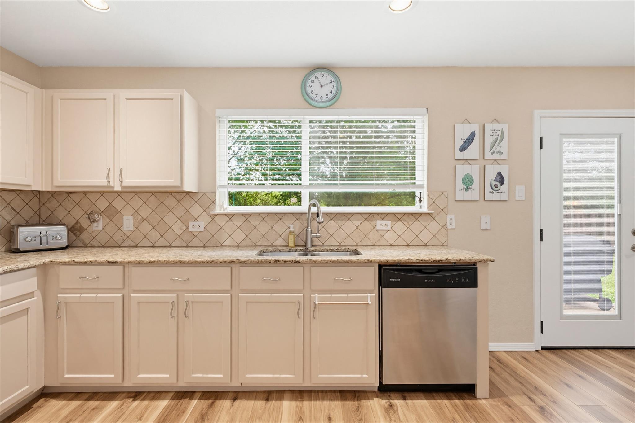 369 S Kates Cv, Buda, TX 78610