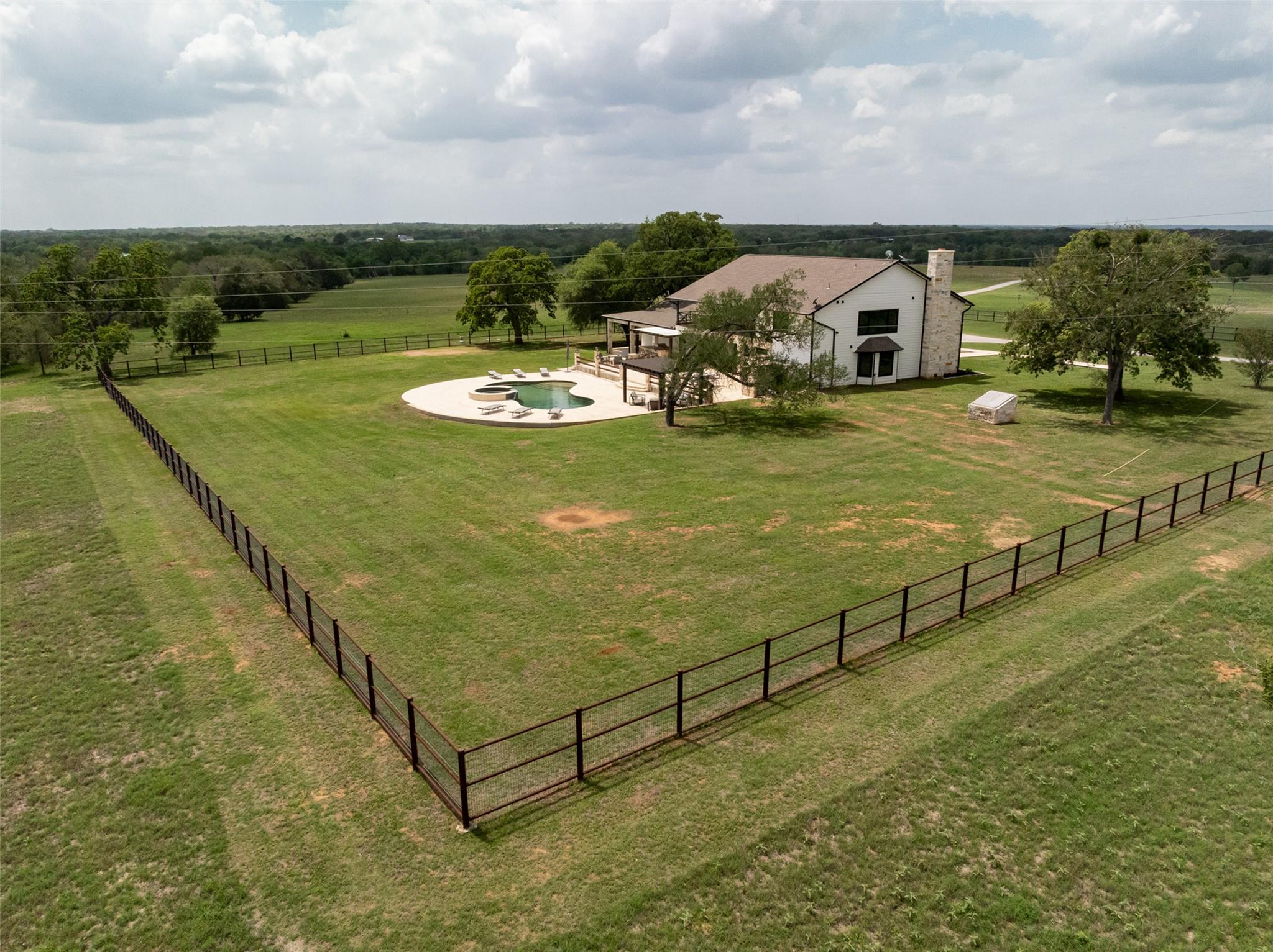 187 N Cedar Creek Dr, Cedar Creek, TX 78612