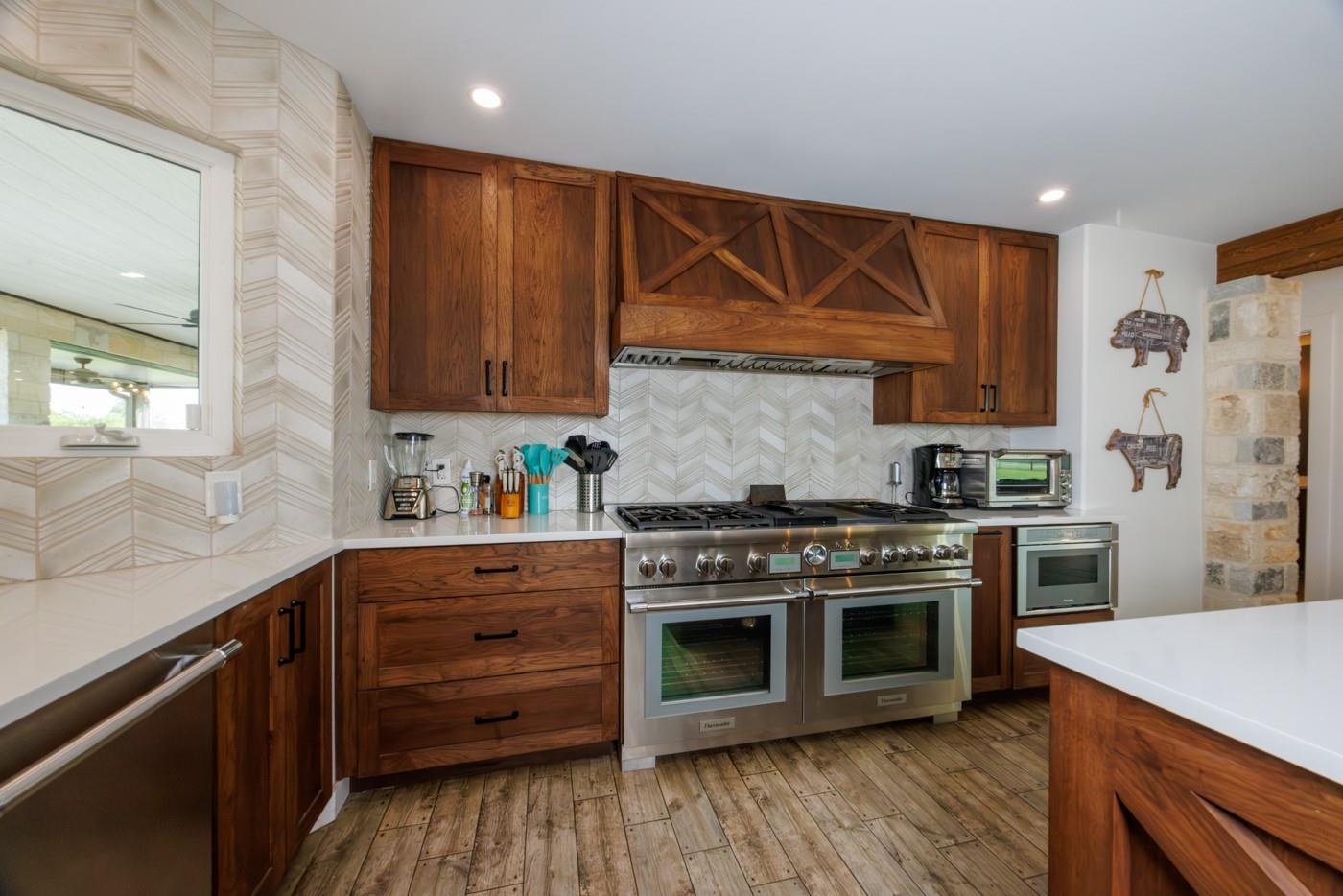 187 N Cedar Creek Dr, Cedar Creek, TX 78612