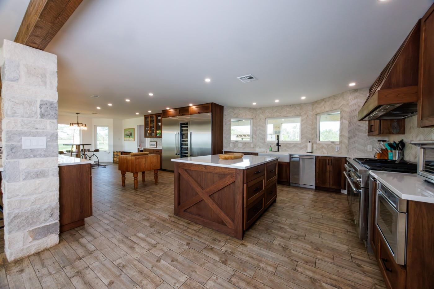 187 N Cedar Creek Dr, Cedar Creek, TX 78612