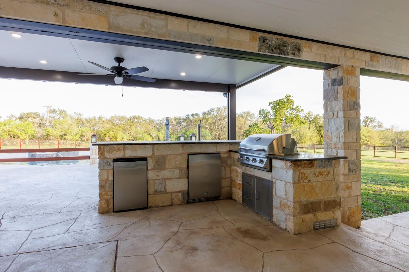 187 N Cedar Creek Dr, Cedar Creek, TX 78612