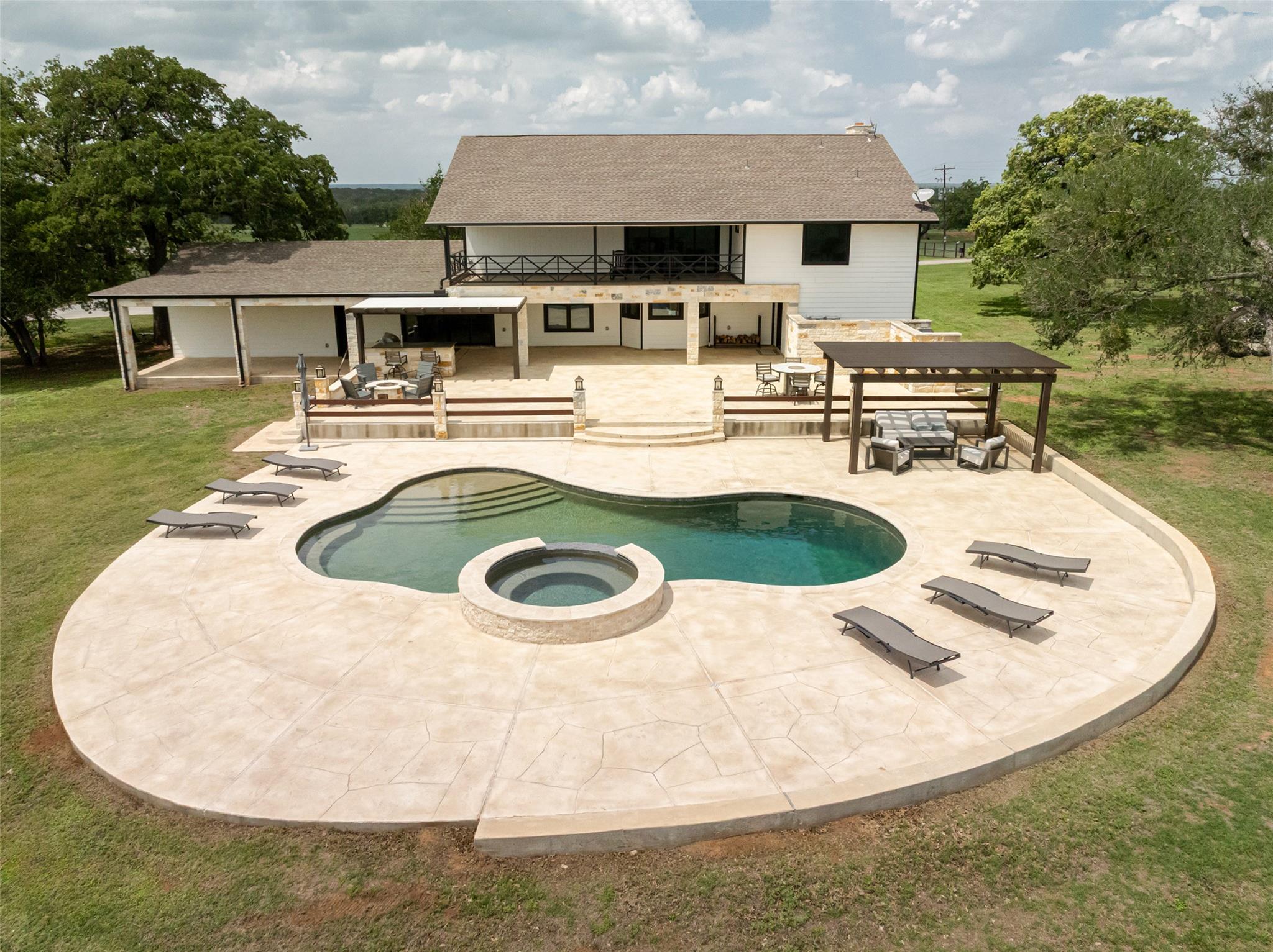 187 N Cedar Creek Dr, Cedar Creek, TX 78612