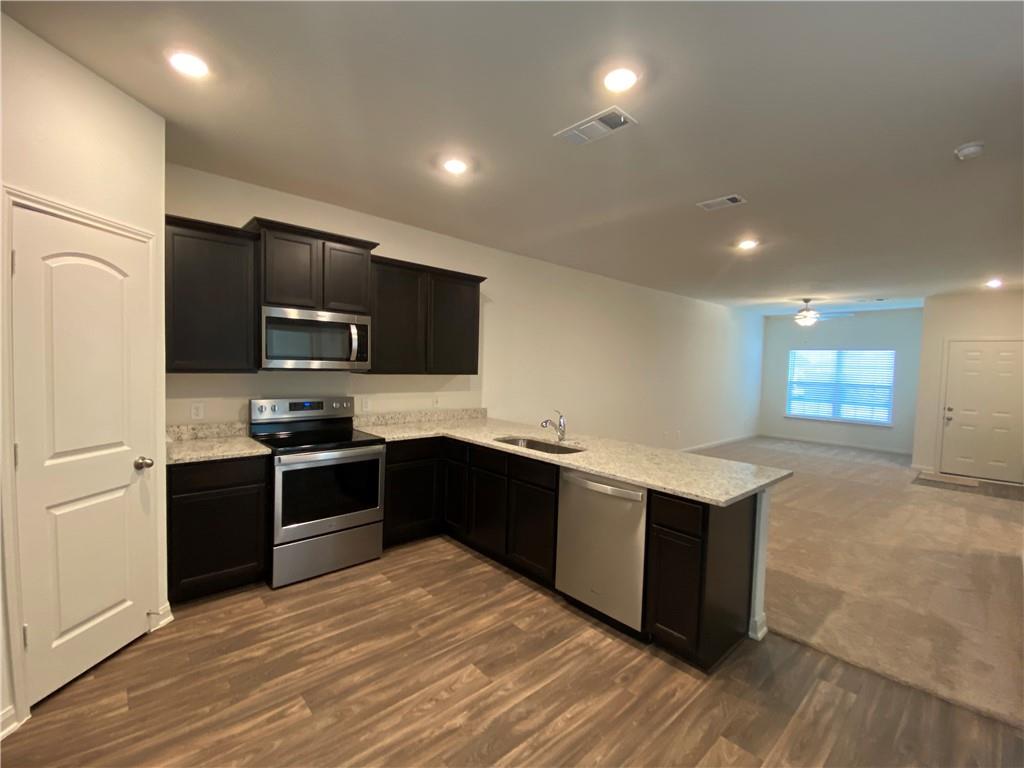 105 Brunswick Ln, Jarrell, TX 76537