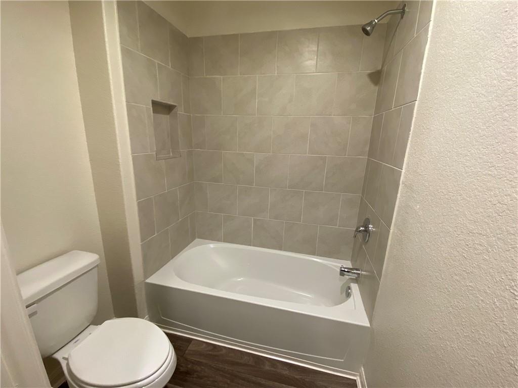 105 Brunswick Ln, Jarrell, TX 76537