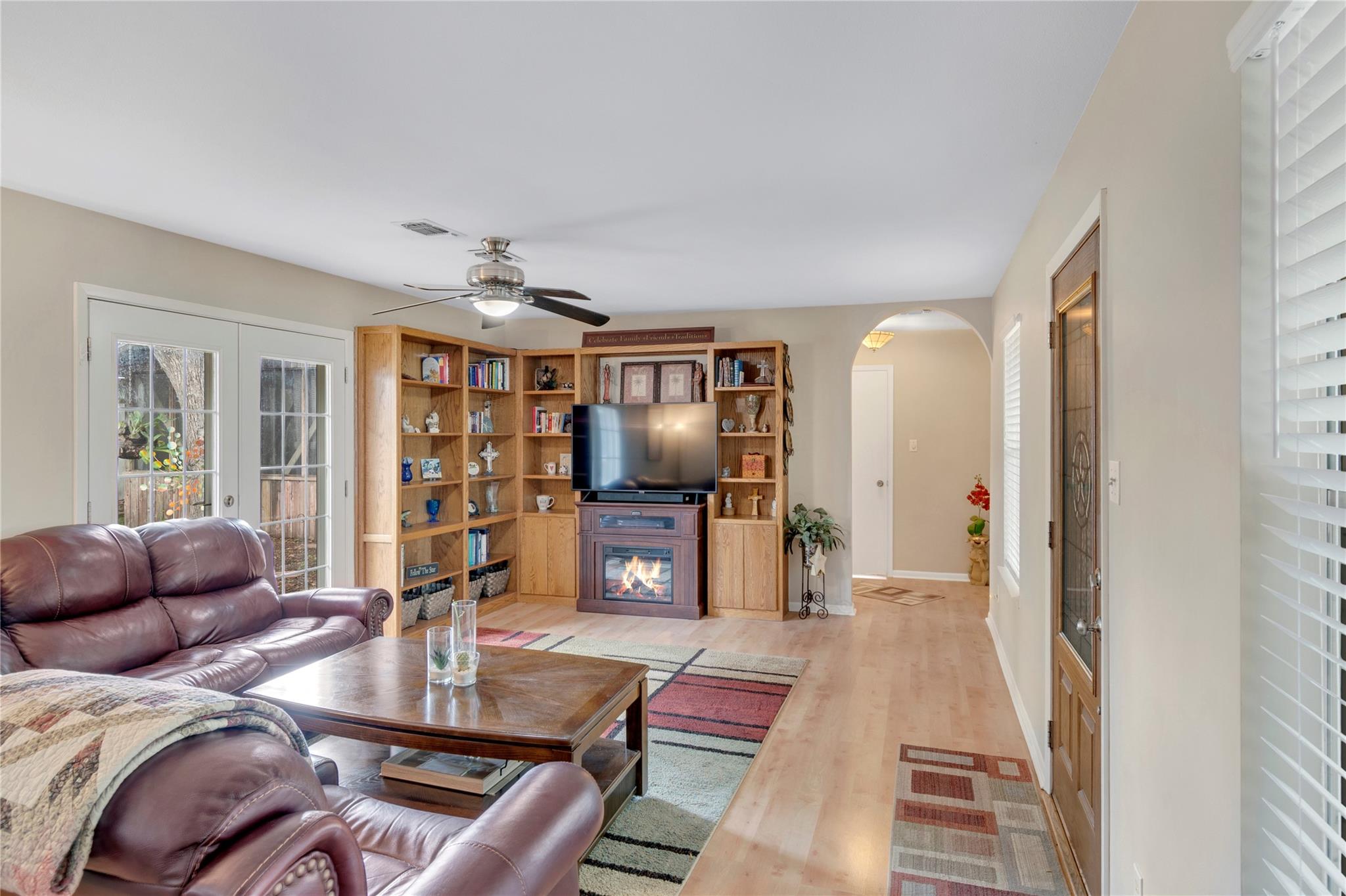 1122 Hill Circle East Dr, Granite Shoals, TX 78654