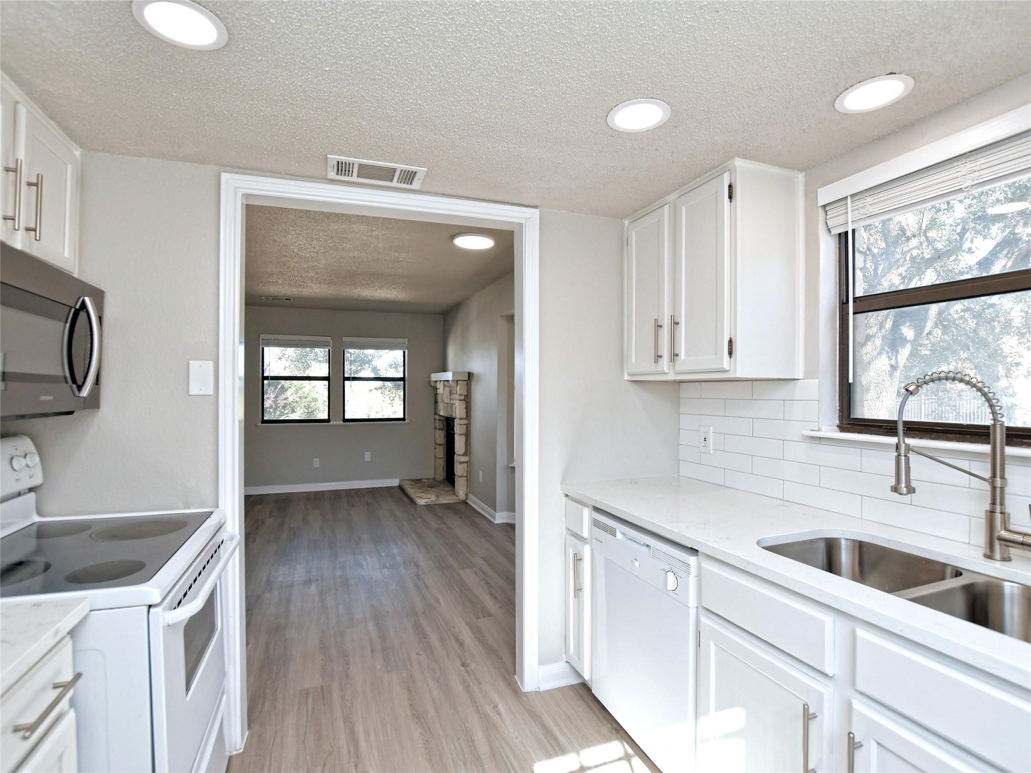 21401 Patton Ave, Lago Vista, TX 78645