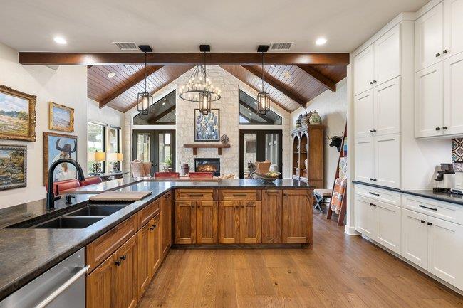 8400 Blazyk Dr, Austin, TX 78737