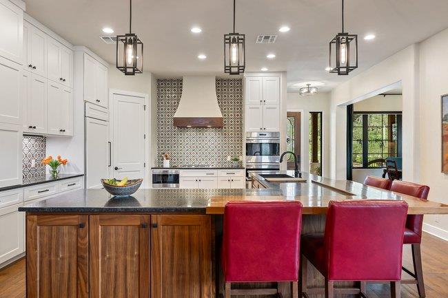 8400 Blazyk Dr, Austin, TX 78737