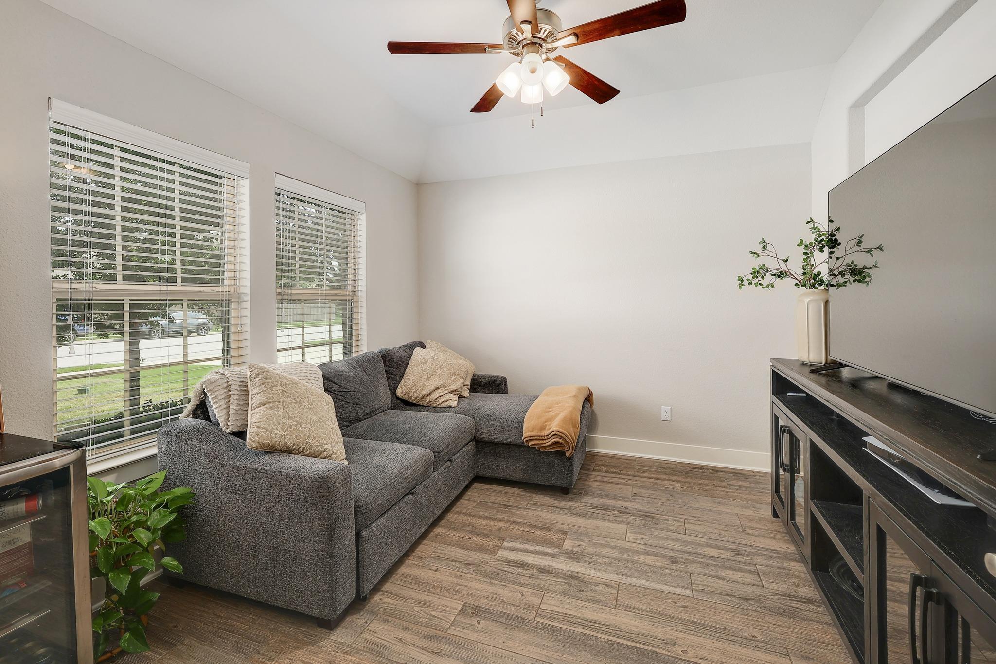 7704 Leonardo Dr, Round Rock, TX 78665