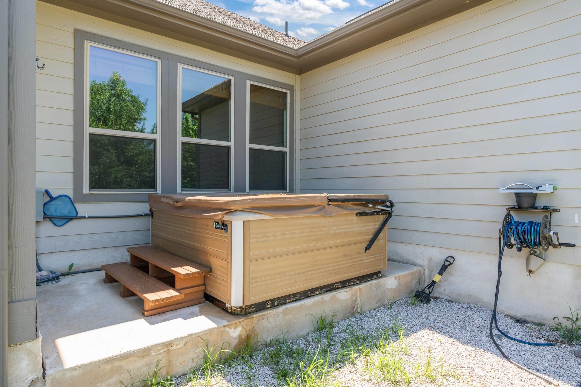 111 Brookside St, Hutto, TX 78634