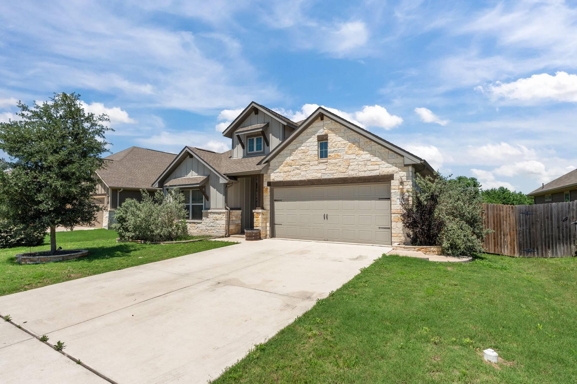 111 Brookside St, Hutto, TX 78634