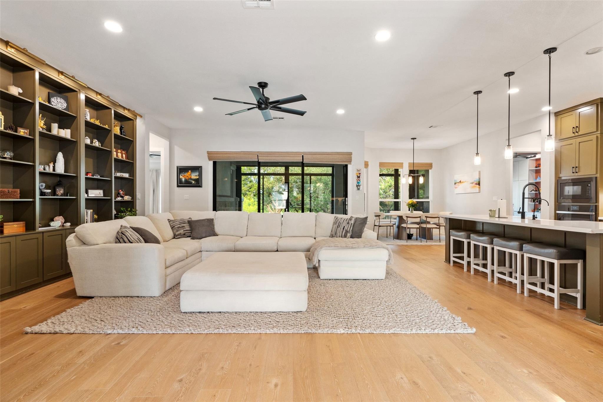 621 Kinnikinik Loop, Austin, TX 78737
