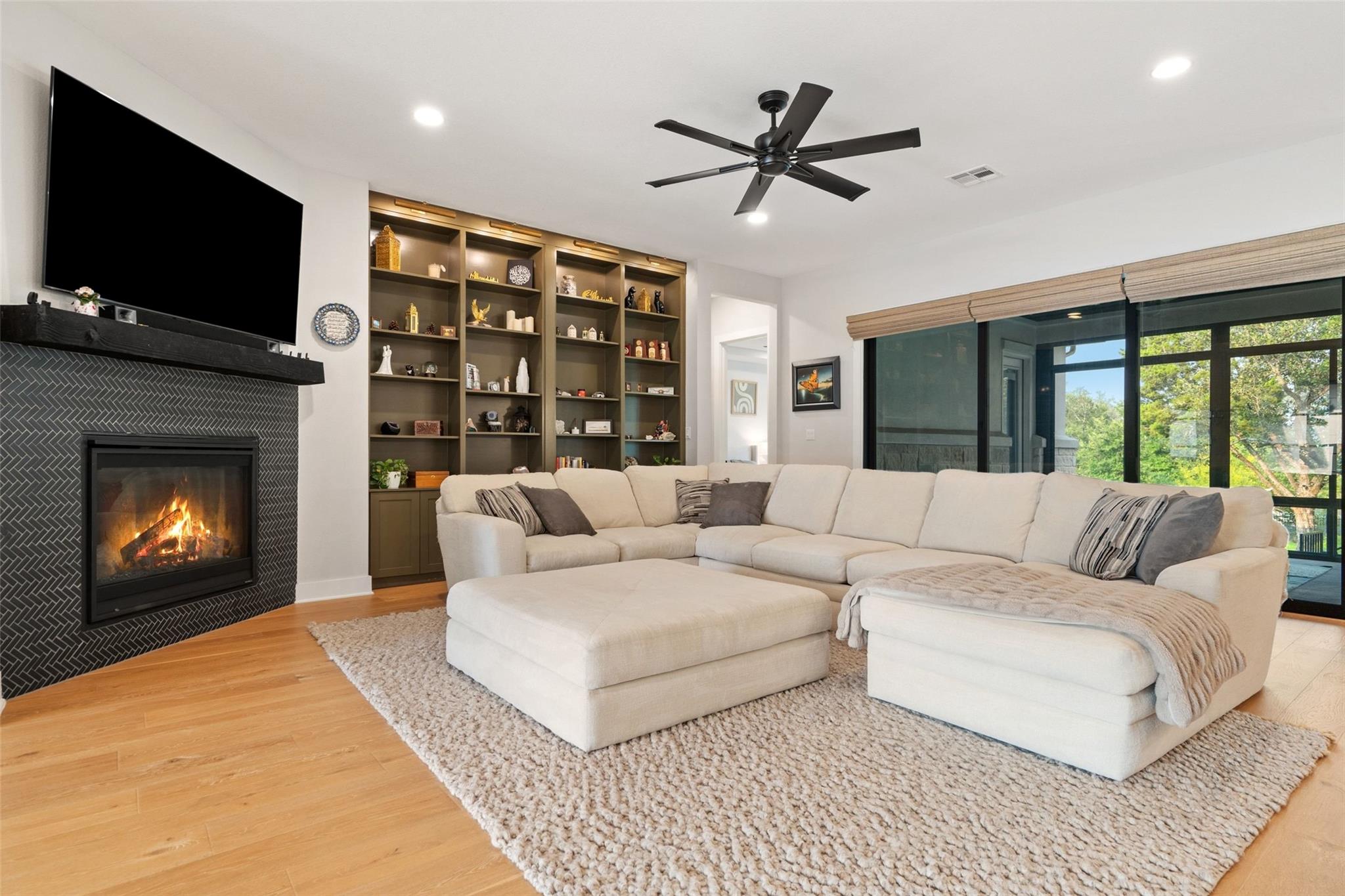 621 Kinnikinik Loop, Austin, TX 78737