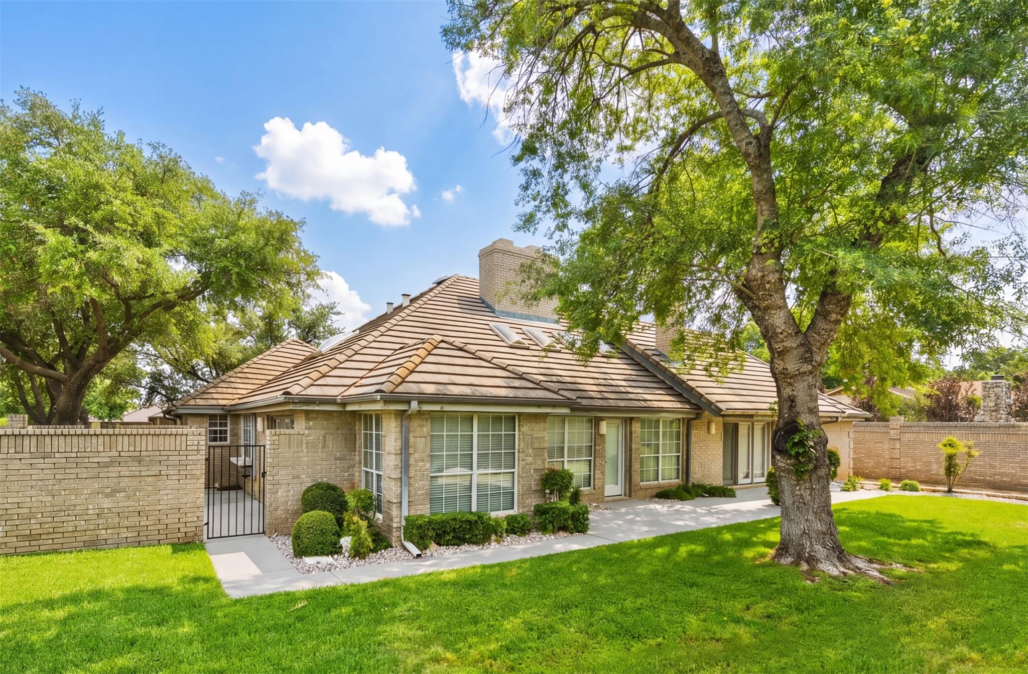 1322 Hi Cir N, Horseshoe Bay, TX 78657